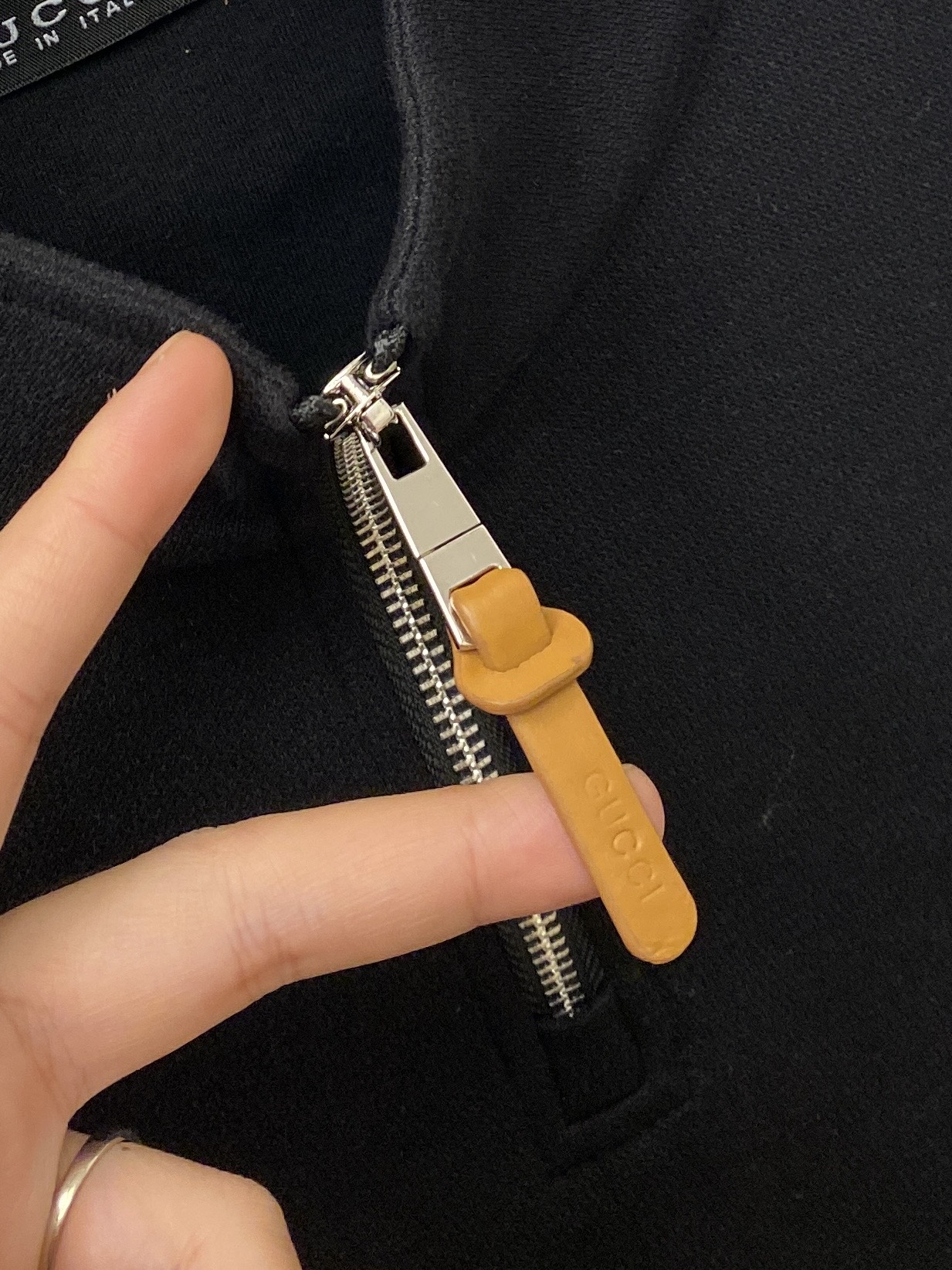 支持年后退换！ 古奇、2025新品卫衣，帅气时尚，胸前精致刺绣字母logo，简约百搭款。面料棉 不仅挺括