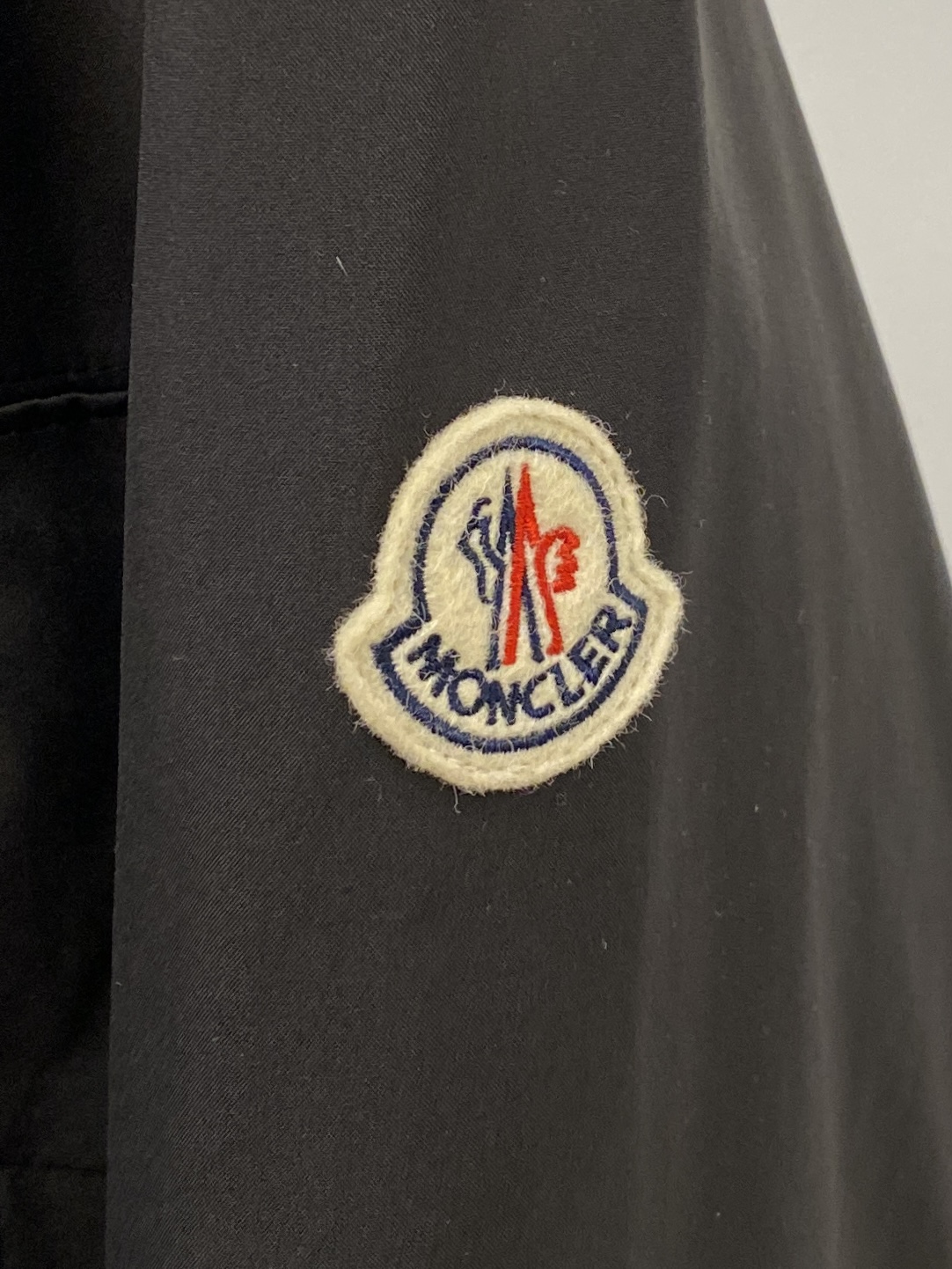 蒙口、2025最新款男士轻薄羽绒夹克、面料柔软舒适 ．上身版型超赞 ．拉链．辅料都是客供 、进口面料，轻