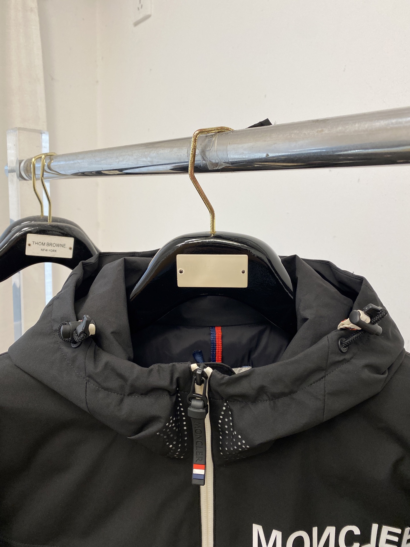 蒙口、2025最新款男士轻薄羽绒夹克、面料柔软舒适 ．上身版型超赞 ．拉链．辅料都是客供 、进口面料，轻