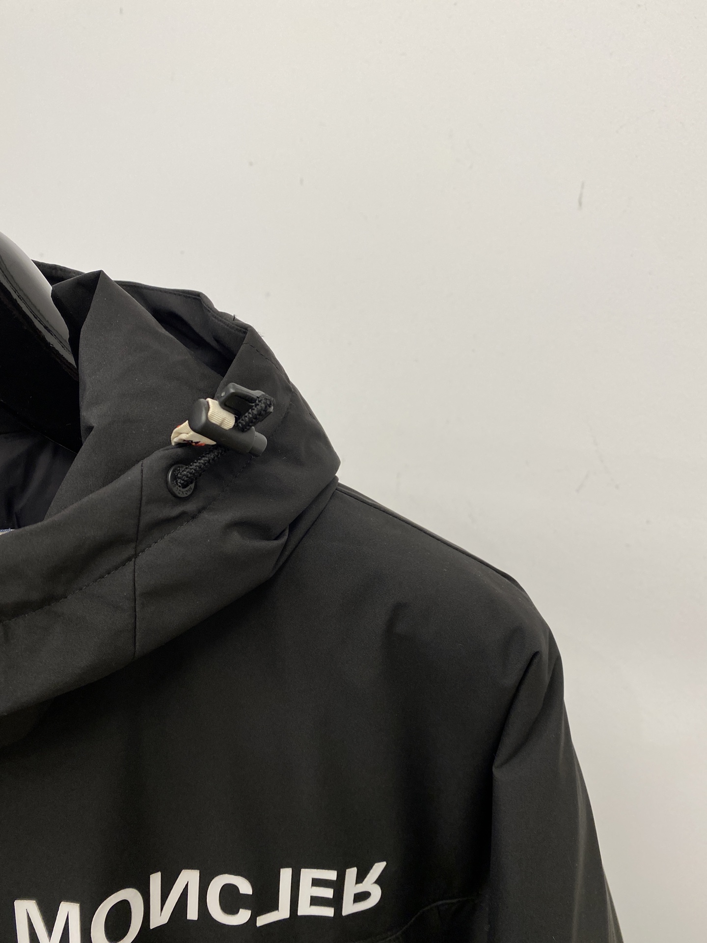 蒙口、2025最新款男士轻薄羽绒夹克、面料柔软舒适 ．上身版型超赞 ．拉链．辅料都是客供 、进口面料，轻