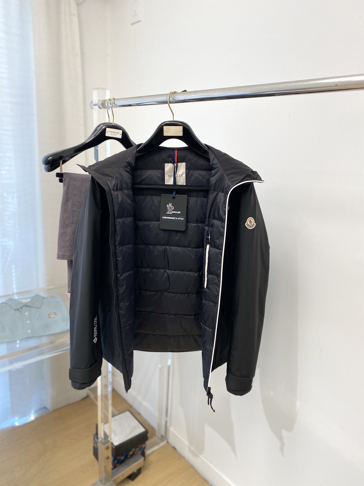 蒙口、2025最新款男士轻薄羽绒夹克、面料柔软舒适 ．上身版型超赞 ．拉链．辅料都是客供 、进口面料，轻