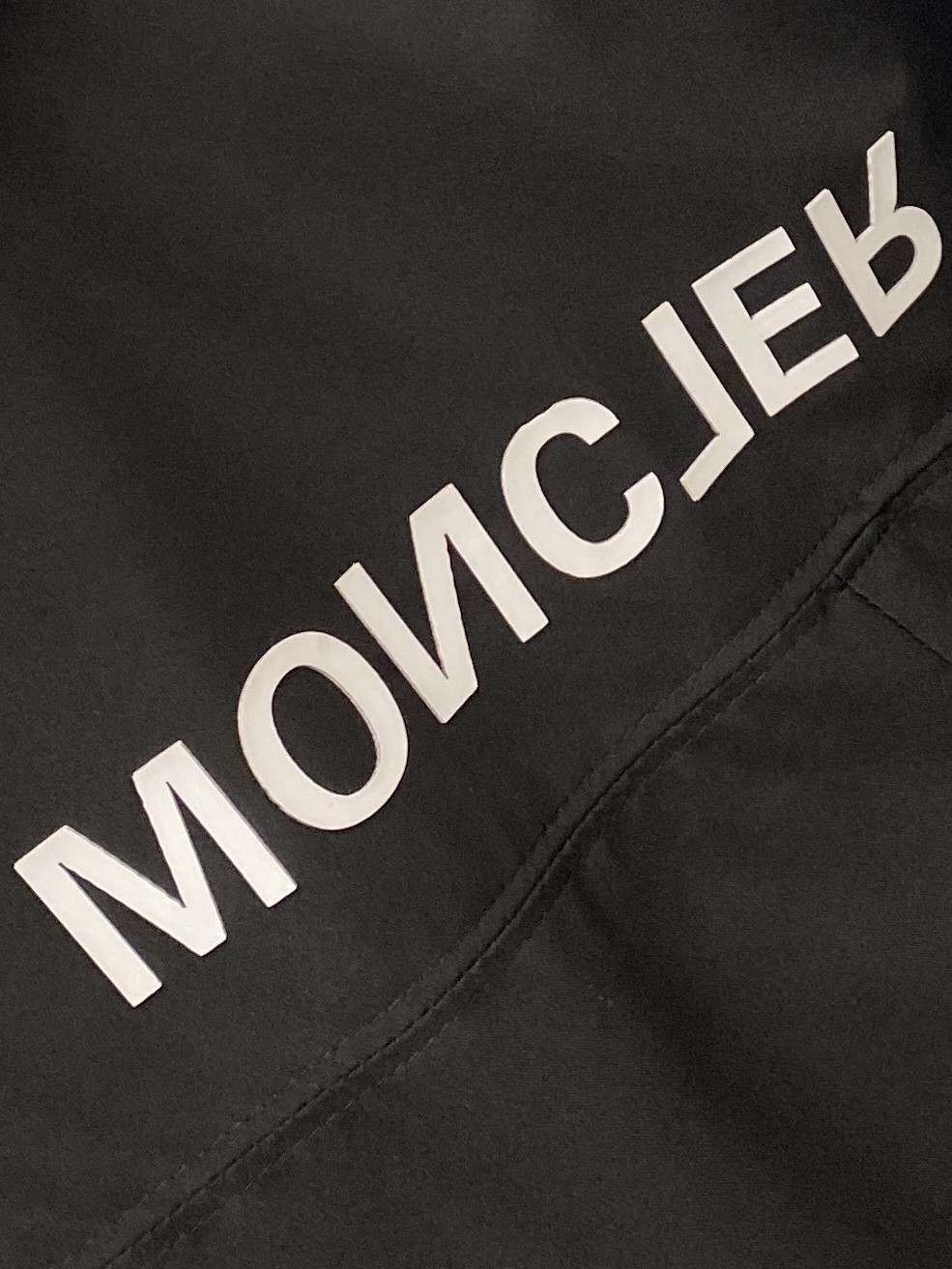 蒙口、2025最新款男士轻薄羽绒夹克、面料柔软舒适 ．上身版型超赞 ．拉链．辅料都是客供 、进口面料，轻