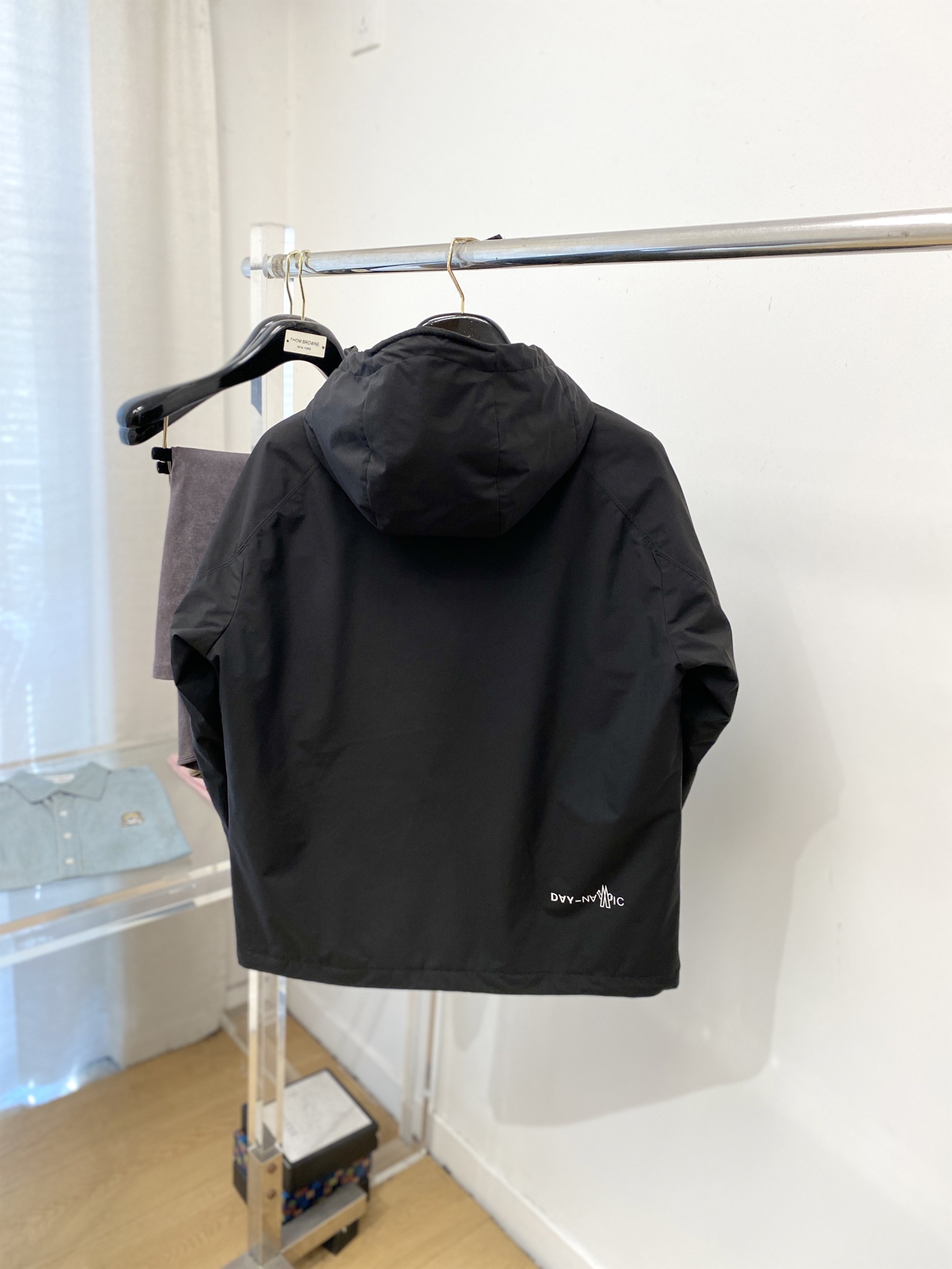 蒙口、2025最新款男士轻薄羽绒夹克、面料柔软舒适 ．上身版型超赞 ．拉链．辅料都是客供 、进口面料，轻