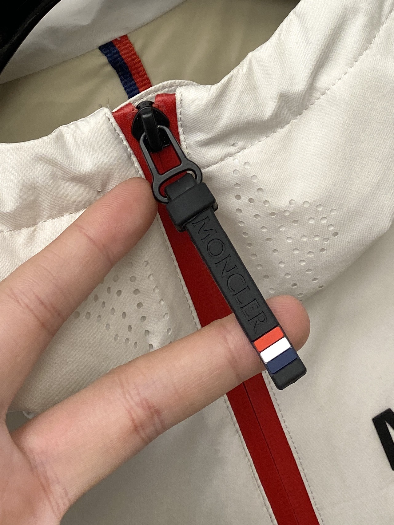 蒙口、2025最新款男士轻薄羽绒夹克、面料柔软舒适 ．上身版型超赞 ．拉链．辅料都是客供 、进口面料，轻