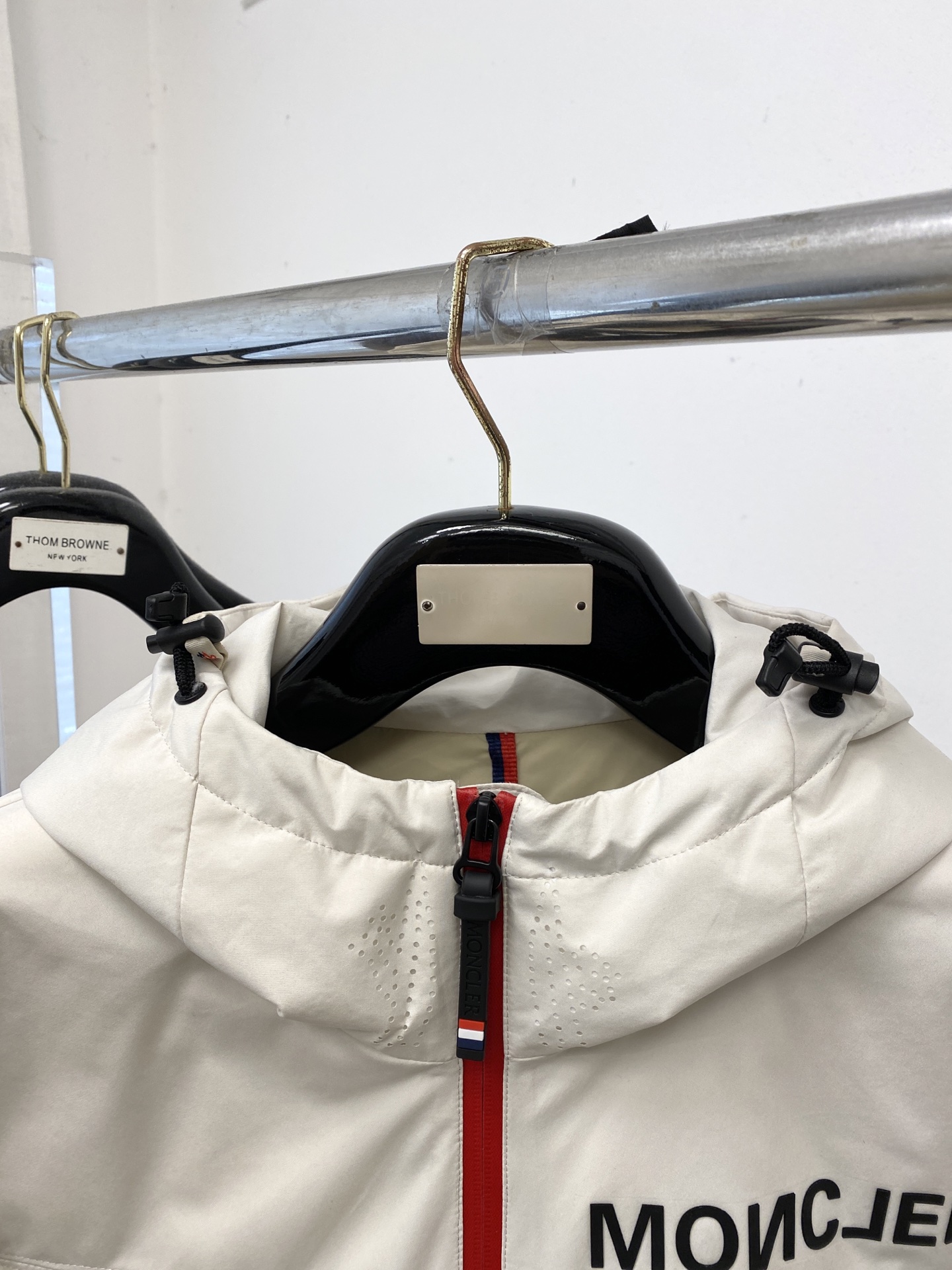 蒙口、2025最新款男士轻薄羽绒夹克、面料柔软舒适 ．上身版型超赞 ．拉链．辅料都是客供 、进口面料，轻