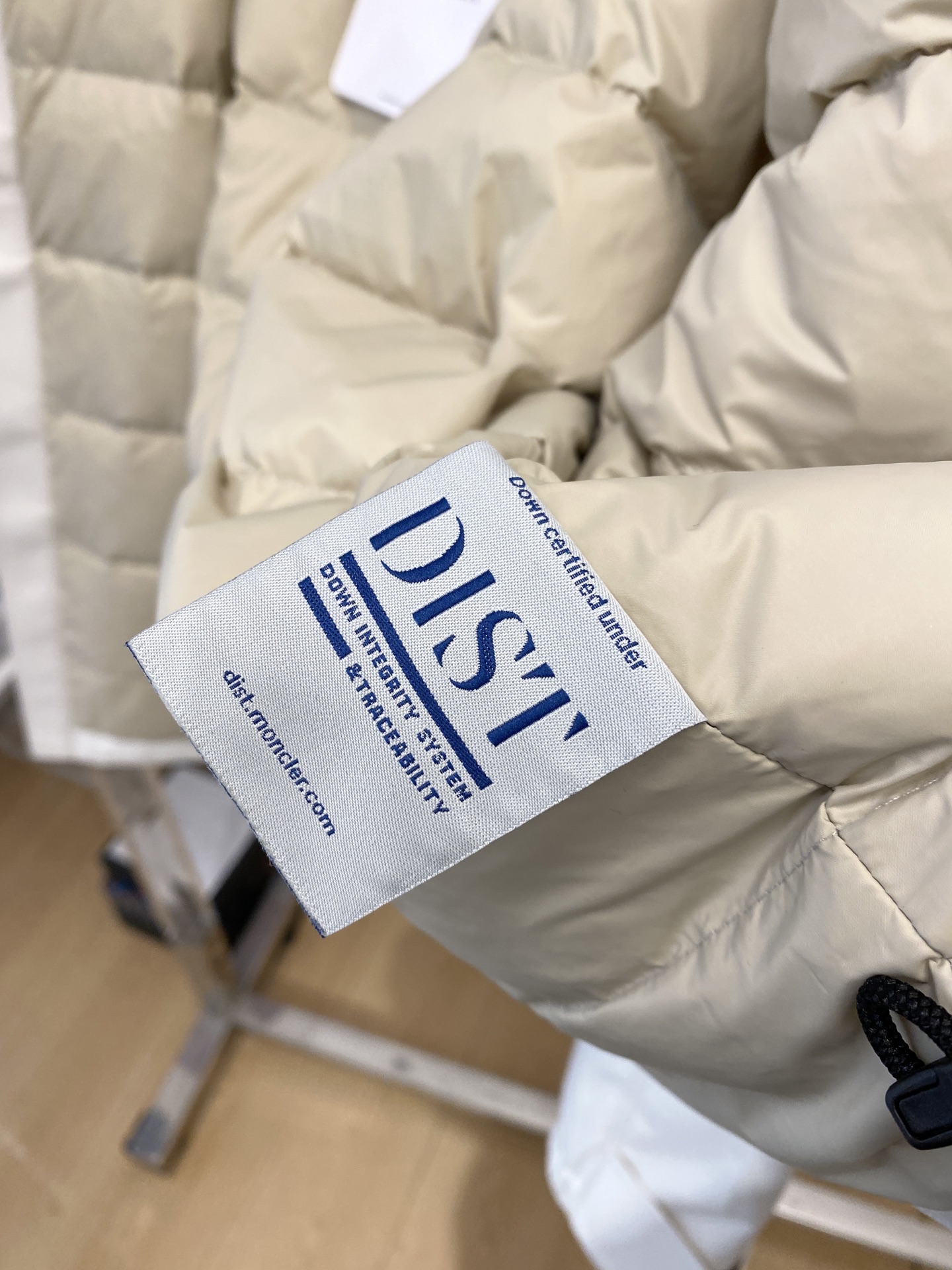 蒙口、2025最新款男士轻薄羽绒夹克、面料柔软舒适 ．上身版型超赞 ．拉链．辅料都是客供 、进口面料，轻