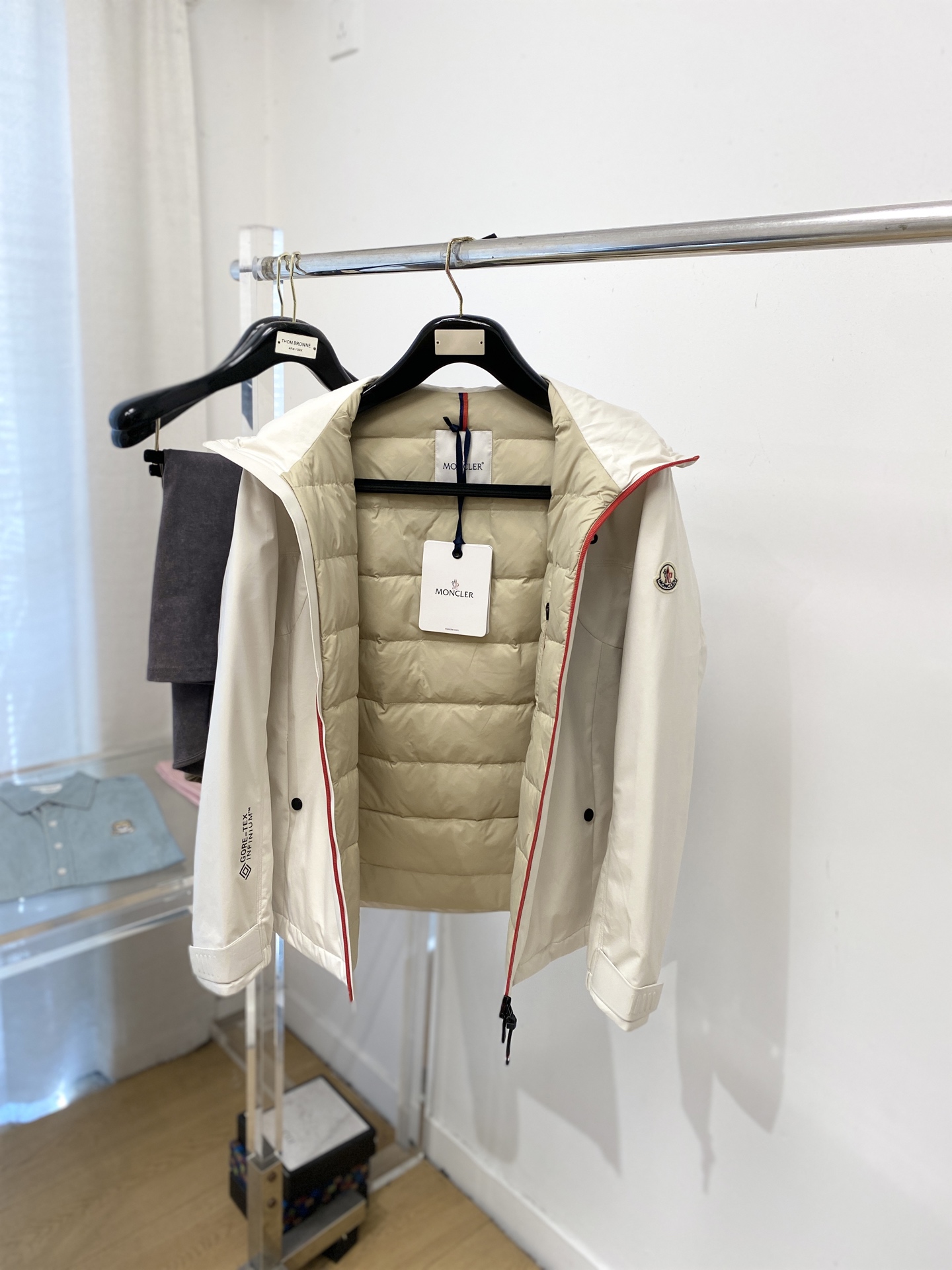 蒙口、2025最新款男士轻薄羽绒夹克、面料柔软舒适 ．上身版型超赞 ．拉链．辅料都是客供 、进口面料，轻