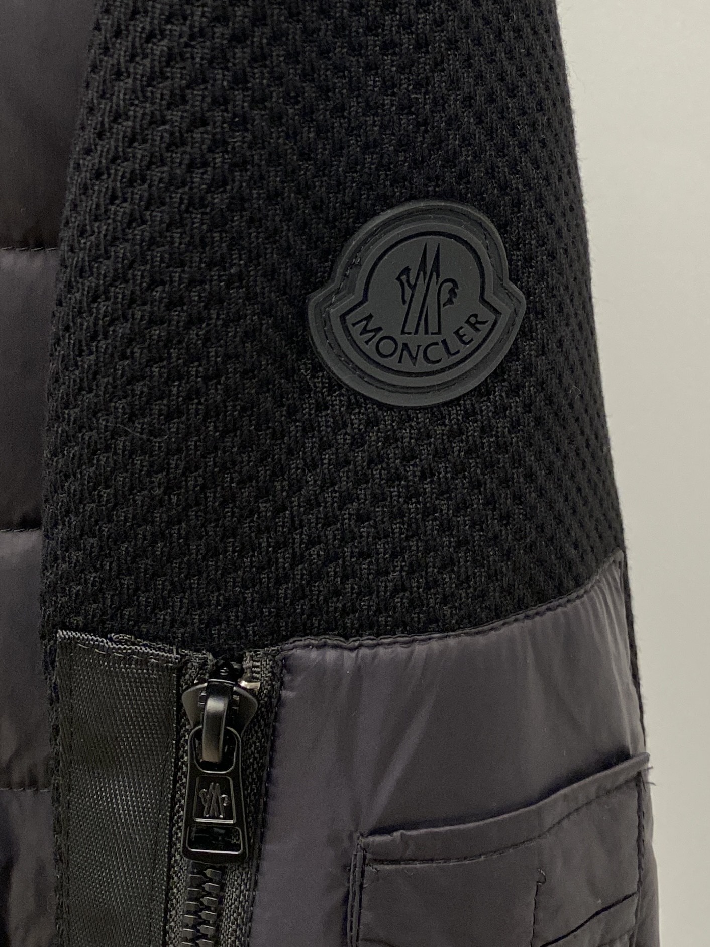 蒙口、2025最新款男士轻薄羽绒夹克、面料柔软舒适 ．上身版型超赞 ．拉链．辅料都是客供 、进口面料，轻