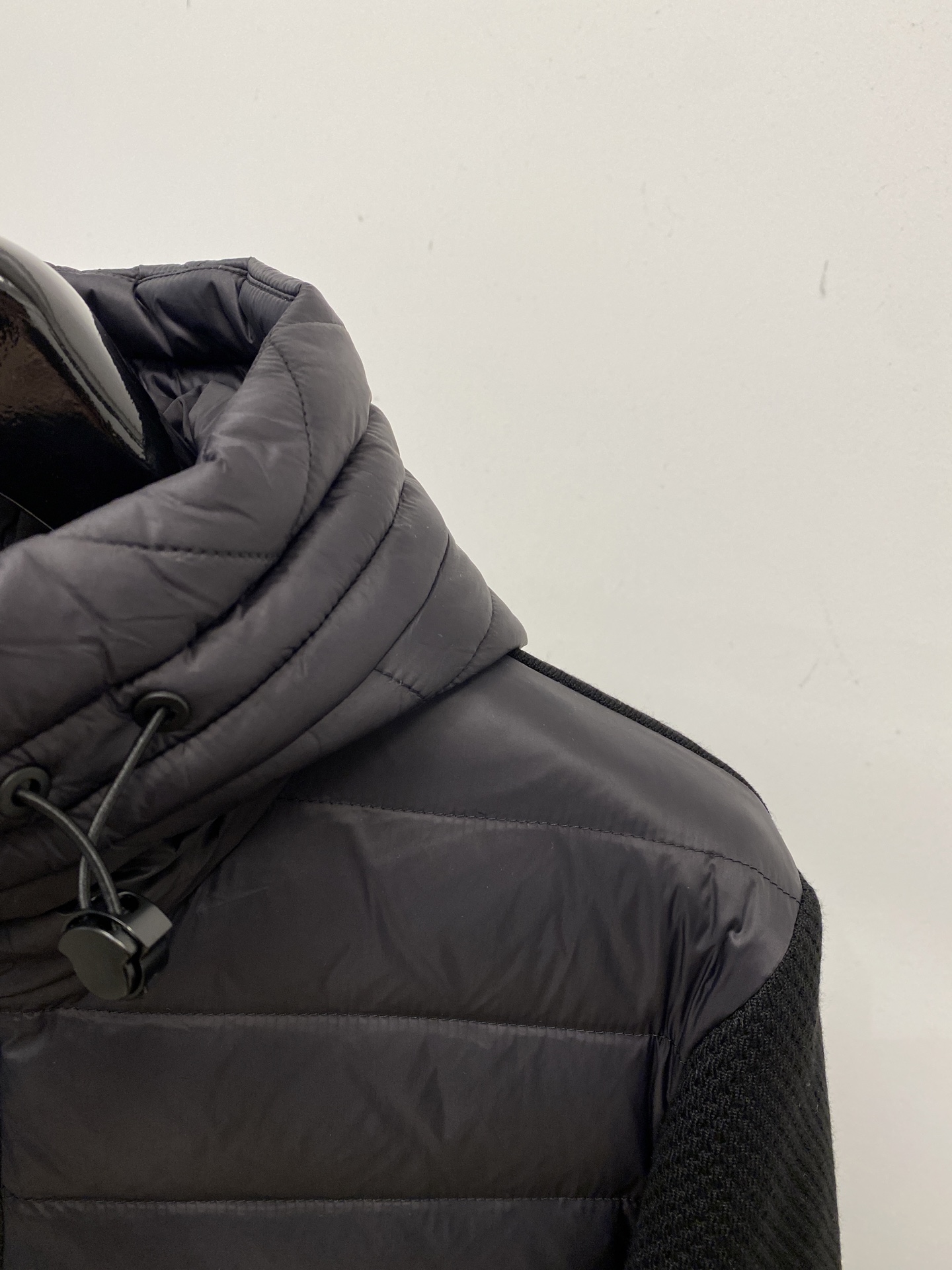 蒙口、2025最新款男士轻薄羽绒夹克、面料柔软舒适 ．上身版型超赞 ．拉链．辅料都是客供 、进口面料，轻