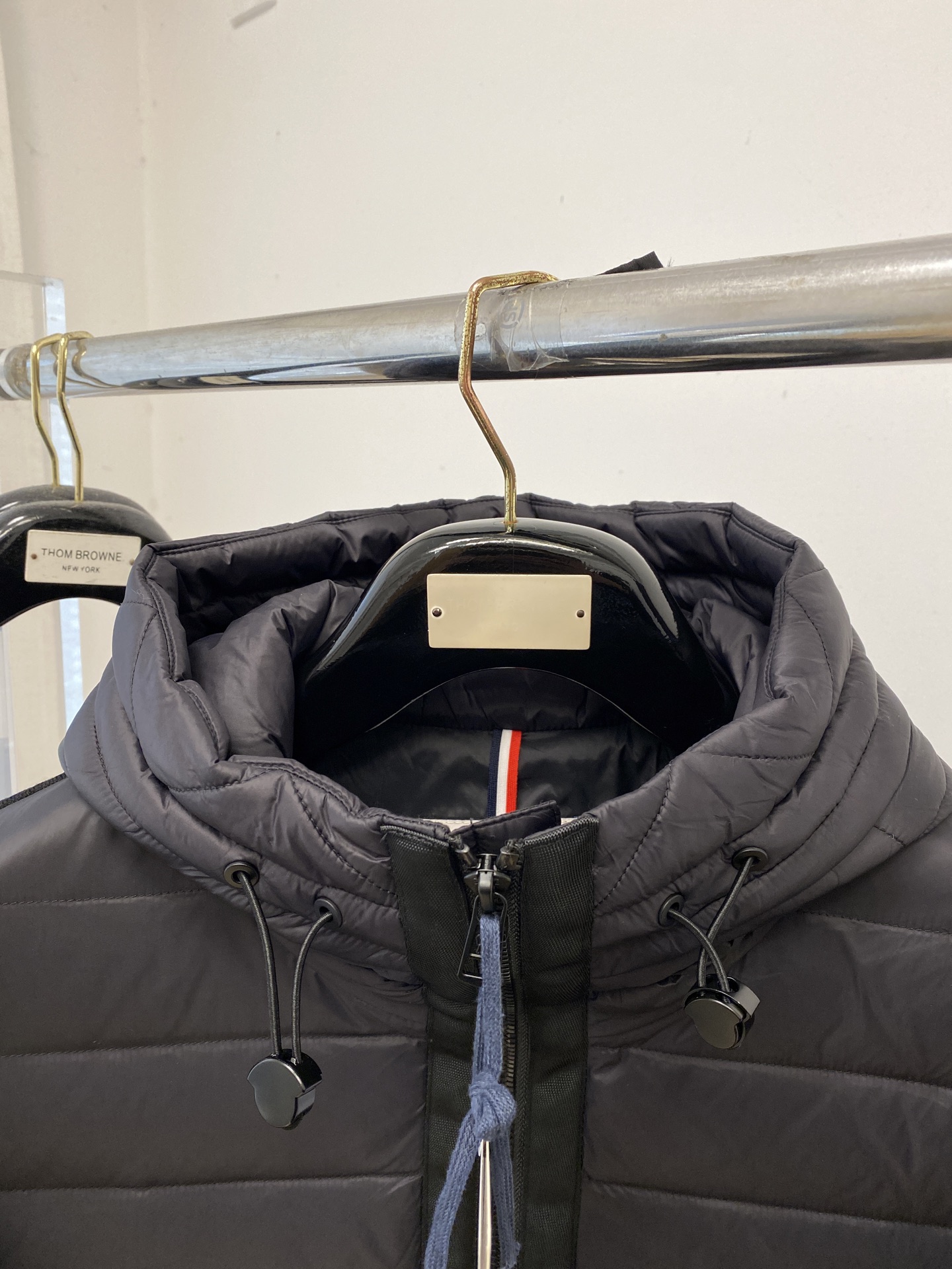 蒙口、2025最新款男士轻薄羽绒夹克、面料柔软舒适 ．上身版型超赞 ．拉链．辅料都是客供 、进口面料，轻