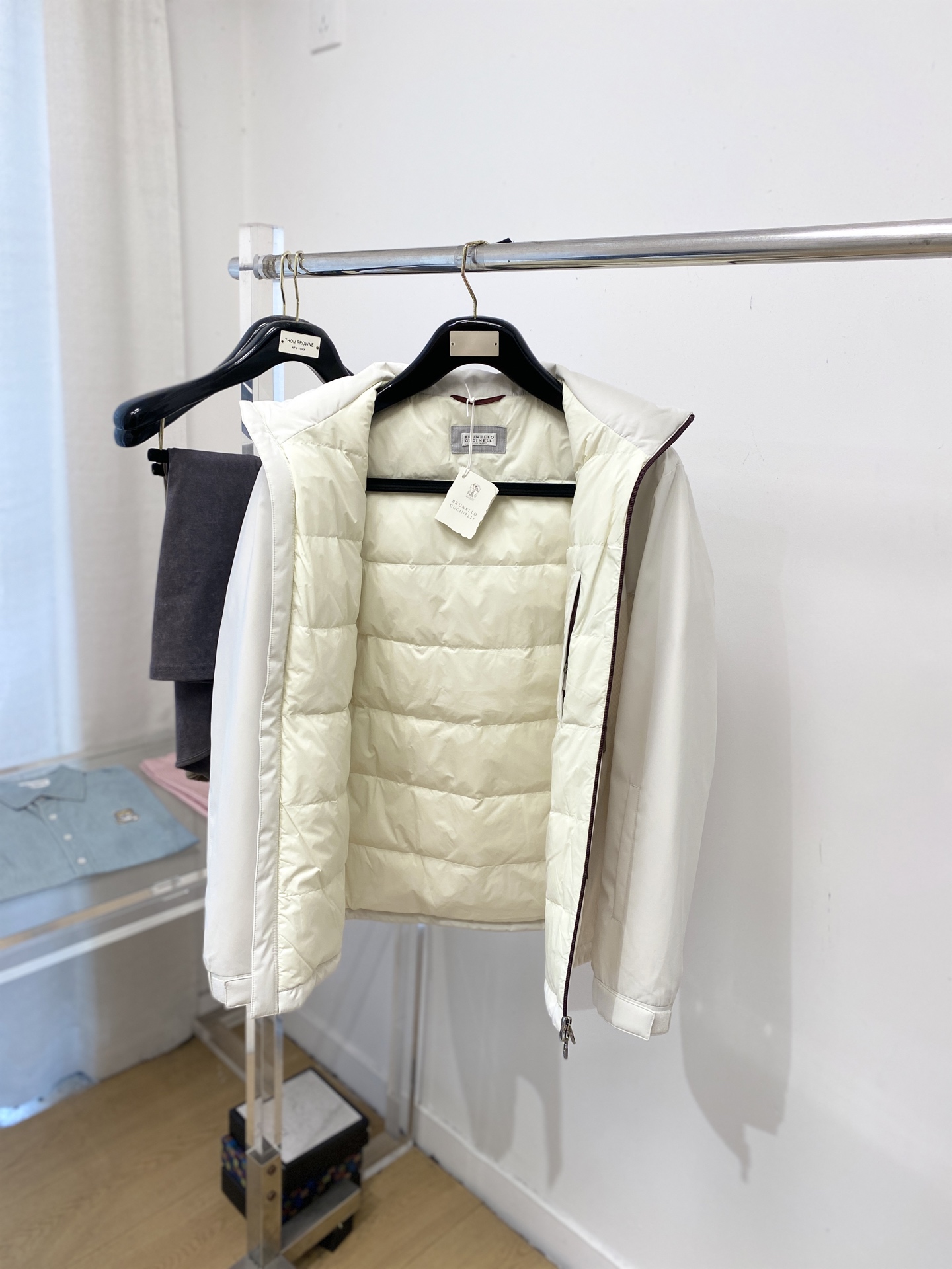 Brunello Cucinelli、2025最新款男士轻薄羽绒夹克、面料柔软舒适 ．上身版型超赞 ．拉