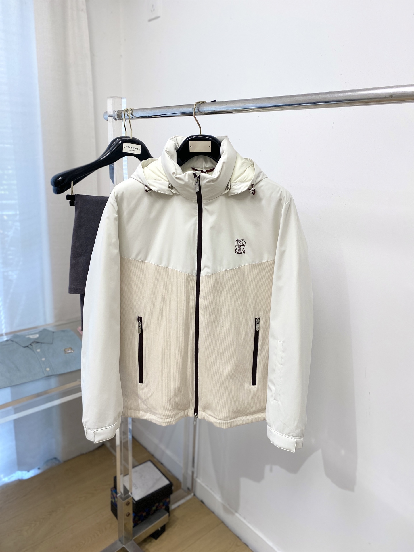 NO:648823,Brunello Cucinelli, the latest 2025 men's lightweight down jacket, the fabric is soft and comfortable.  The upper body shape is awesome.  zipper.  The accessories are all custom-supplied and imported fabrics, which are light and comfortable, warm and stylish, simple and elegant!  Lightweight and warm, the best choice to keep out the cold in autumn and winter. Size M-3XL, brunello cucinelli, jackets & coats, down jacket, alexander wang19860909Brunello Cucinelli、2025最新款男士轻薄羽绒夹克、面料柔软舒适 ．上身版型超赞 ．拉链．辅料都是客供 、进口面料,轻便舒适,保暖有型、简单大方款式！轻便保暖、秋冬御寒的最佳选择 码数M-3XL,,brunello cucinelli,jackets & coats,down jacket,alexander wang,Men's clothing