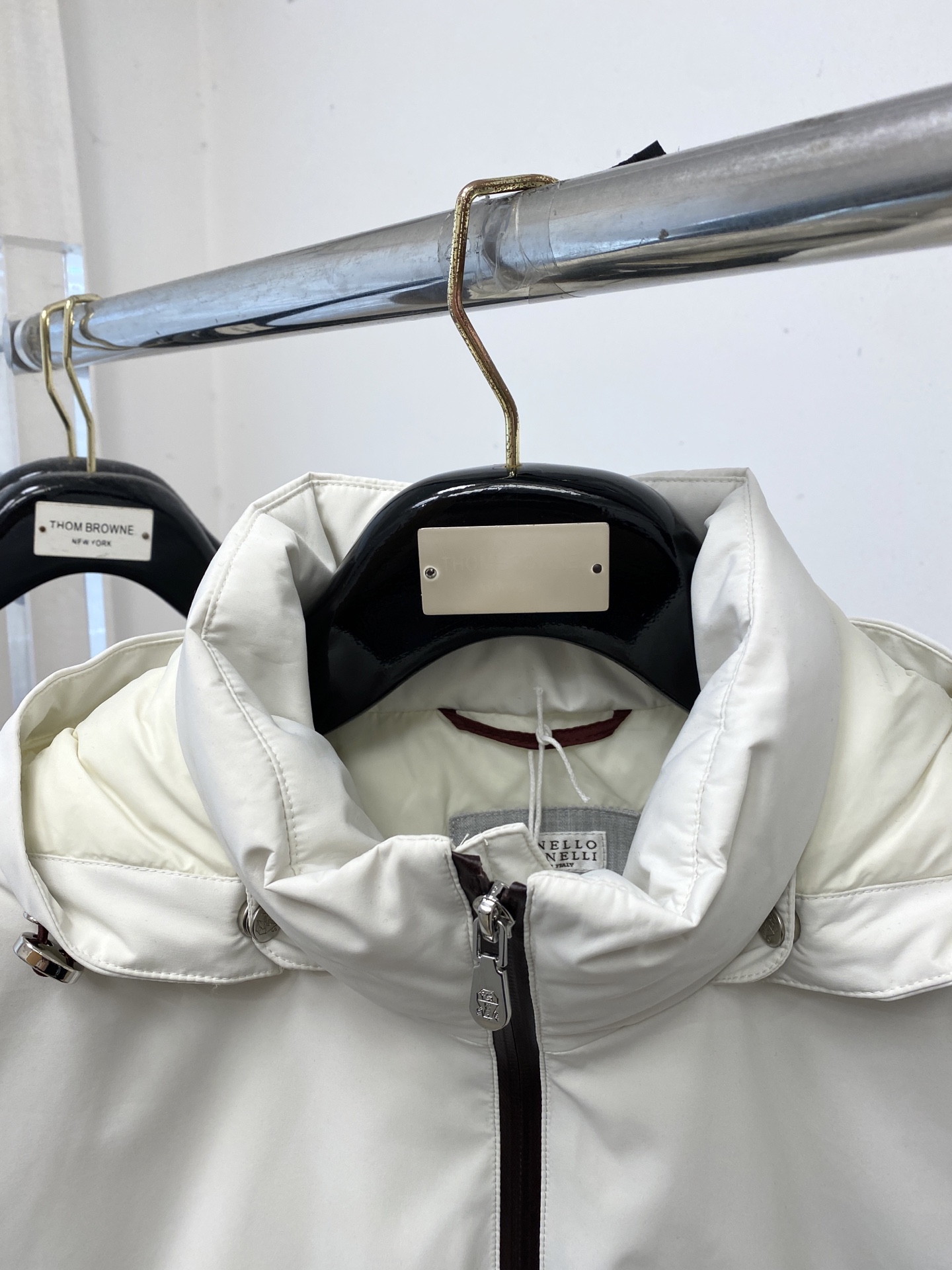 Brunello Cucinelli、2025最新款男士轻薄羽绒夹克、面料柔软舒适 ．上身版型超赞 ．拉