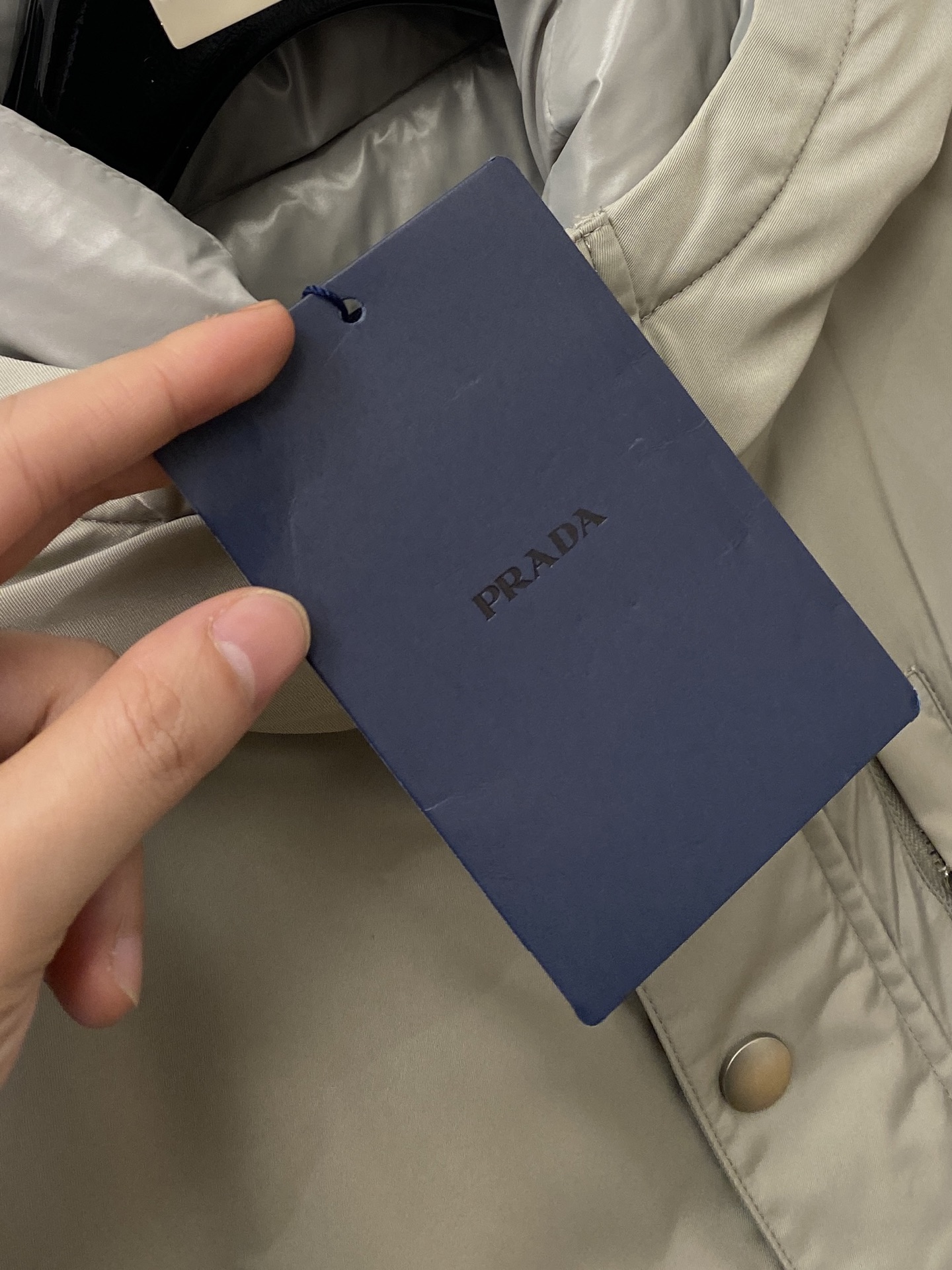 普拉达、2025最新款男士轻薄羽绒夹克、面料柔软舒适 ．上身版型超赞 ．拉链．辅料都是客供 、进口面料，