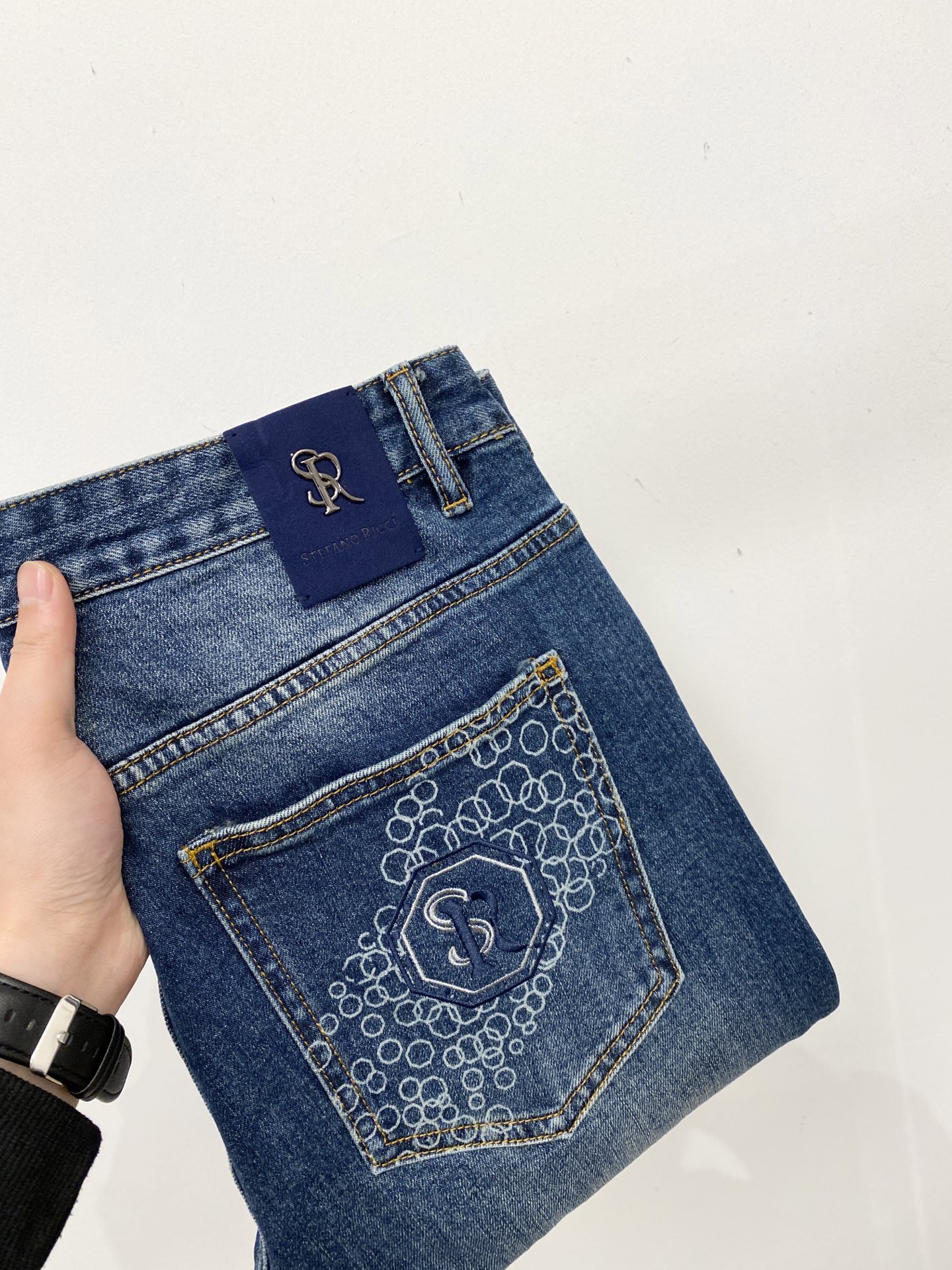 NO:648720,Stephen, 2025 latest products, available at counters simultaneously, original goods, washed casual jeans, imported original washed stretch fabrics, comfortable and elastic, original hardware accessories decorated with logo, super correct version, extremely high grade, counter quality, fashionable and stylish upper body, code number 29-38, jeans, alexander wang19860909斯蒂芬、2025最新品,专柜同步有售,原单狠货,水洗休闲牛仔裤,进口原版水洗弹力面料,舒适有弹性,原版五金辅料装饰logo,版型超正,档次极高,专柜品质,上身时尚有型,码数29-38,,jeans,alexander wang,Men's clothing