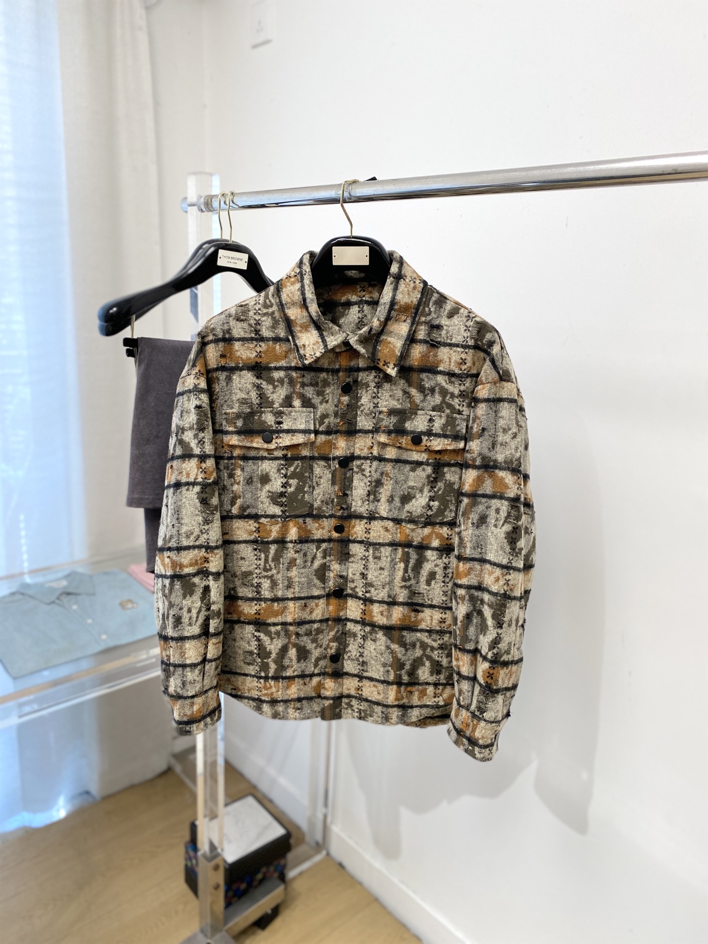 NO:648816,Balenciaga, the latest 2025 men's lightweight down jacket, the fabric is soft and comfortable.  The upper body shape is awesome.  zipper.  The accessories are all custom-supplied and imported fabrics, which are light and comfortable, warm and stylish, simple and elegant!  Lightweight and warm, the best choice to keep out the cold in autumn and winter. Size M-3XL,,balenciaga,jackets & coats,down jacket,alexander wang19860909巴黎世家、2025最新款男士轻薄羽绒夹克、面料柔软舒适 ．上身版型超赞 ．拉链．辅料都是客供 、进口面料,轻便舒适,保暖有型、简单大方款式！轻便保暖、秋冬御寒的最佳选择 码数M-3XL,,balenciaga,jackets & coats,down jacket,alexander wang,Men's clothing