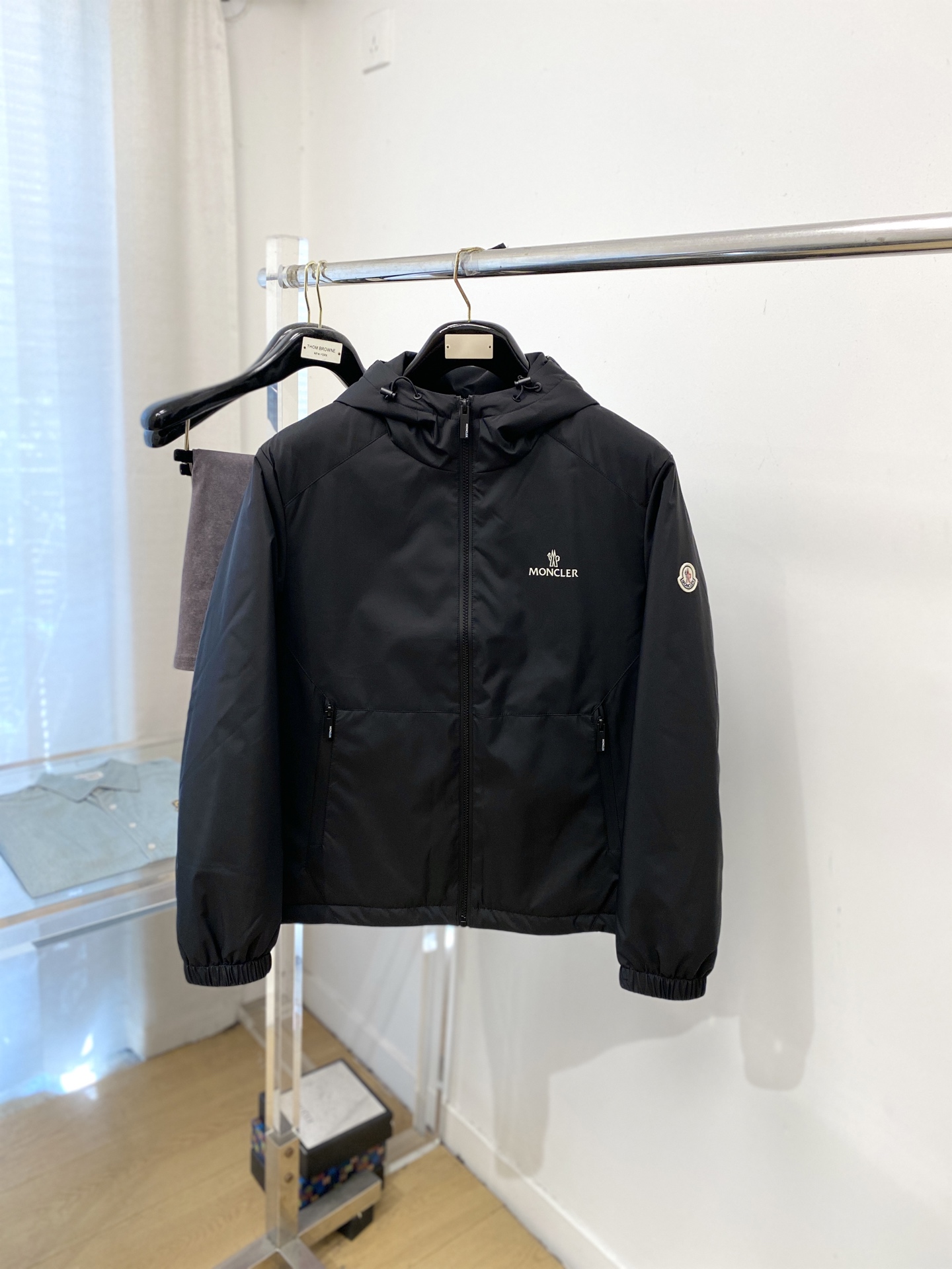 NO:648830,Covered mouth, the latest 2025 men's lightweight down jacket, the fabric is soft and comfortable.  The upper body shape is awesome.  zipper.  The accessories are all custom-supplied and imported fabrics, which are light and comfortable, warm and stylish, simple and elegant!  Lightweight and warm, the best choice to keep out the cold in autumn and winter. Size M-3XL, Moncler, jackets & coats, down jacket, alexander wang19860909蒙口、2025最新款男士轻薄羽绒夹克、面料柔软舒适 ．上身版型超赞 ．拉链．辅料都是客供 、进口面料,轻便舒适,保暖有型、简单大方款式！轻便保暖、秋冬御寒的最佳选择 码数M-3XL,,Moncler,jackets & coats,down jacket,alexander wang,Men's clothing