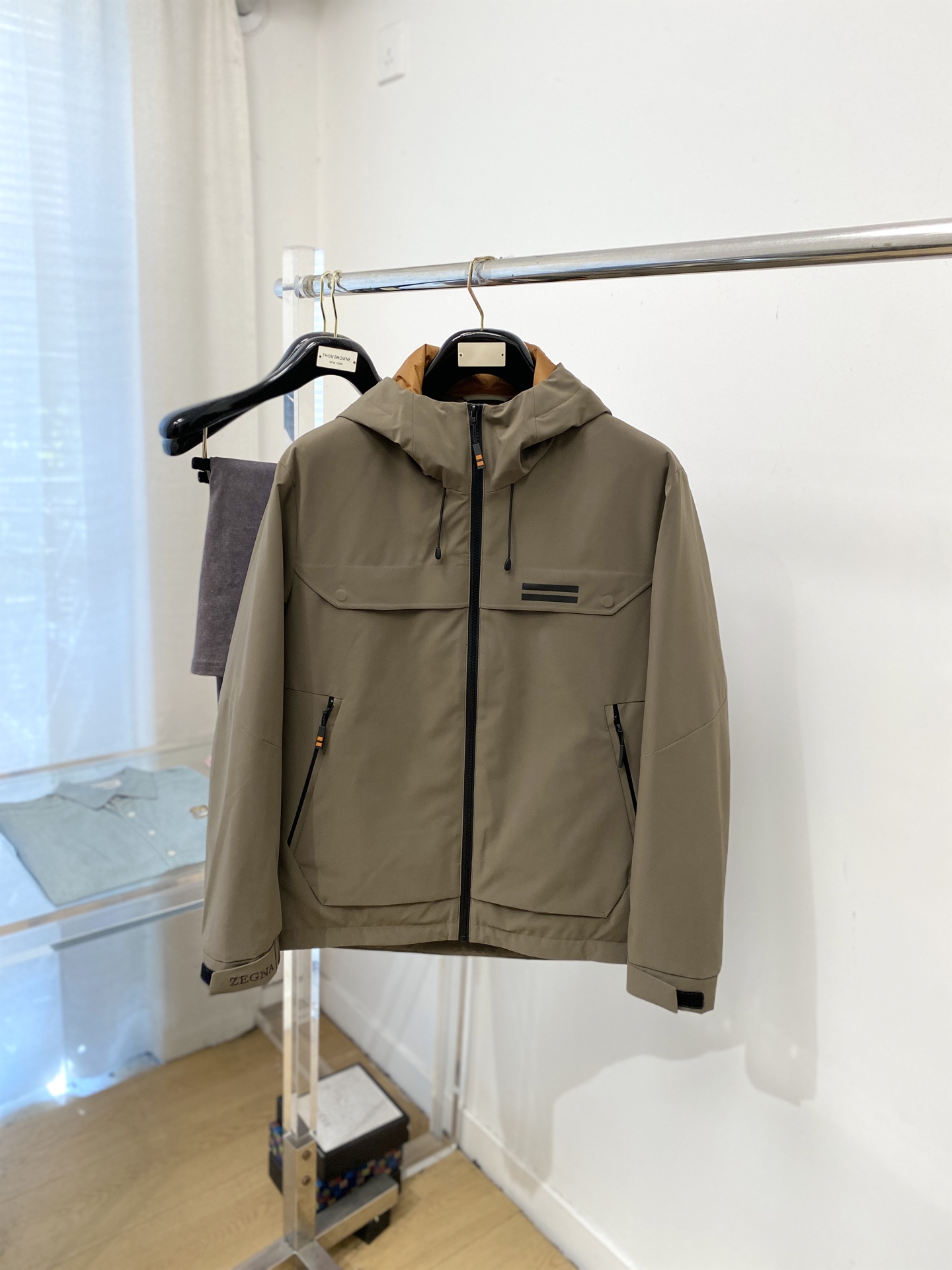 NO:648838,Ermenegildo Zegna, the latest 2025 men's lightweight down jacket, the fabric is soft and comfortable.  The upper body shape is awesome.  zipper.  The accessories are all custom-supplied and imported fabrics, which are light and comfortable, warm and stylish, simple and elegant!  Lightweight and warm, the best choice to keep out the cold in autumn and winter. Size M-3XL,,zegna,jackets & coats,down jacket,alexander wang19860909杰尼亚、2025最新款男士轻薄羽绒夹克、面料柔软舒适 ．上身版型超赞 ．拉链．辅料都是客供 、进口面料,轻便舒适,保暖有型、简单大方款式！轻便保暖、秋冬御寒的最佳选择 码数M-3XL,,zegna,jackets & coats,down jacket,alexander wang,Men's clothing