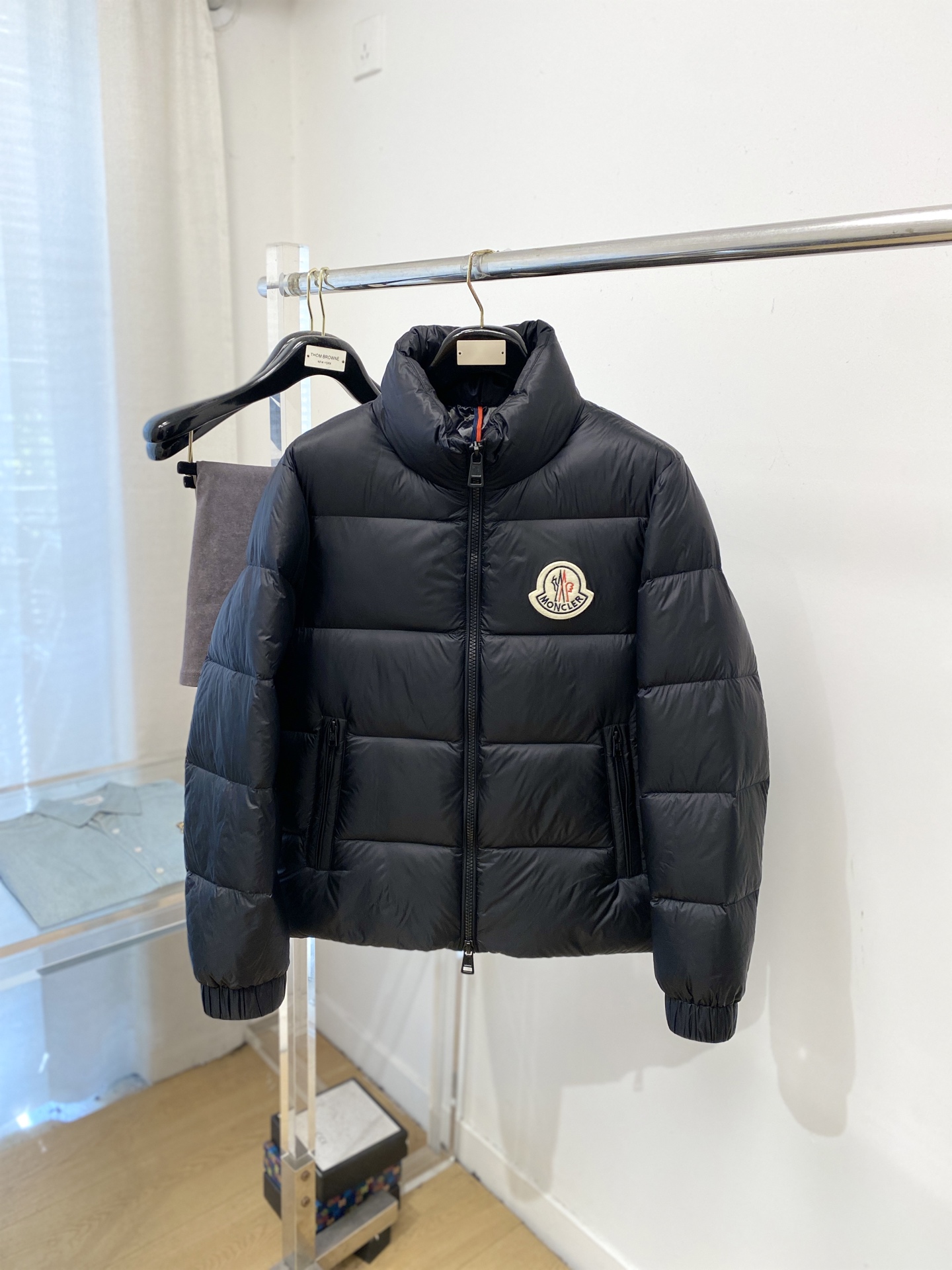 NO:648851,Meng Mouth, the latest 2025 men's lightweight down jacket, the fabric is soft and comfortable.  The upper body shape is awesome.  zipper.  The accessories are all custom-supplied and imported fabrics, which are light and comfortable, warm and stylish, simple and elegant!  Lightweight and warm, the best choice to keep out the cold in autumn and winter. Size M-3XL, Moncler, down jacket, alexander wang19860909蒙口、2025最新款男士轻薄羽绒服、面料柔软舒适 ．上身版型超赞 ．拉链．辅料都是客供 、进口面料,轻便舒适,保暖有型、简单大方款式！轻便保暖、秋冬御寒的最佳选择 码数M-3XL,,Moncler,down jacket,alexander wang,Men's clothing