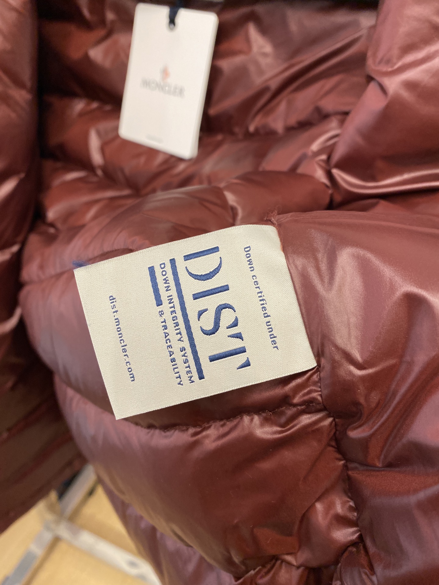 蒙口、2025最新款男士轻薄羽绒服、面料柔软舒适 ．上身版型超赞 ．拉链．辅料都是客供 、进口面料，轻便