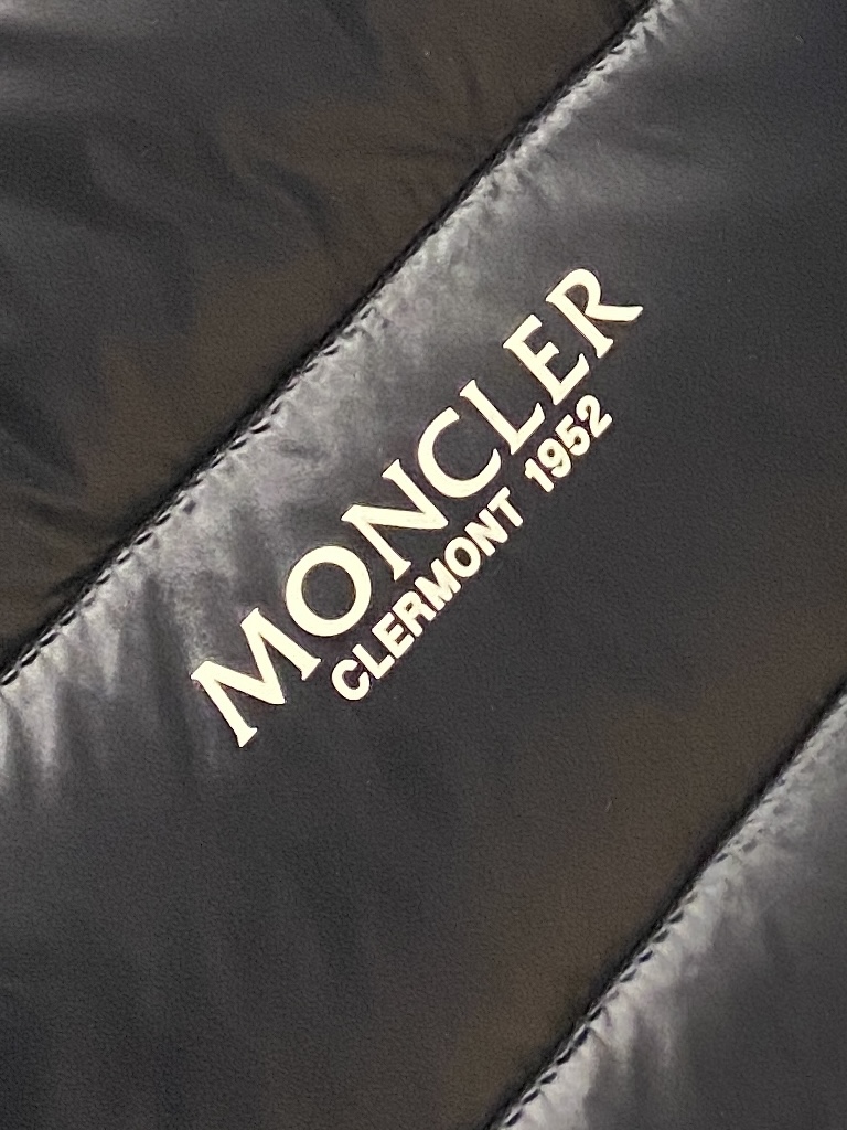 蒙口、2025最新款男士轻薄羽绒服、面料柔软舒适 ．上身版型超赞 ．拉链．辅料都是客供 、进口面料，轻便