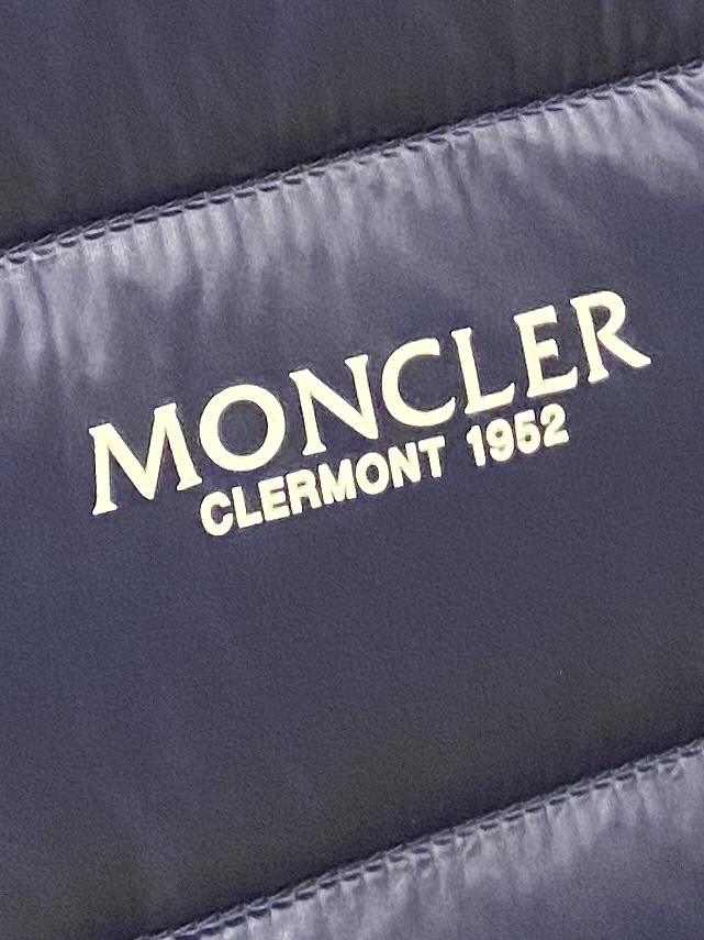 蒙口、2025最新款男士轻薄羽绒服、面料柔软舒适 ．上身版型超赞 ．拉链．辅料都是客供 、进口面料，轻便