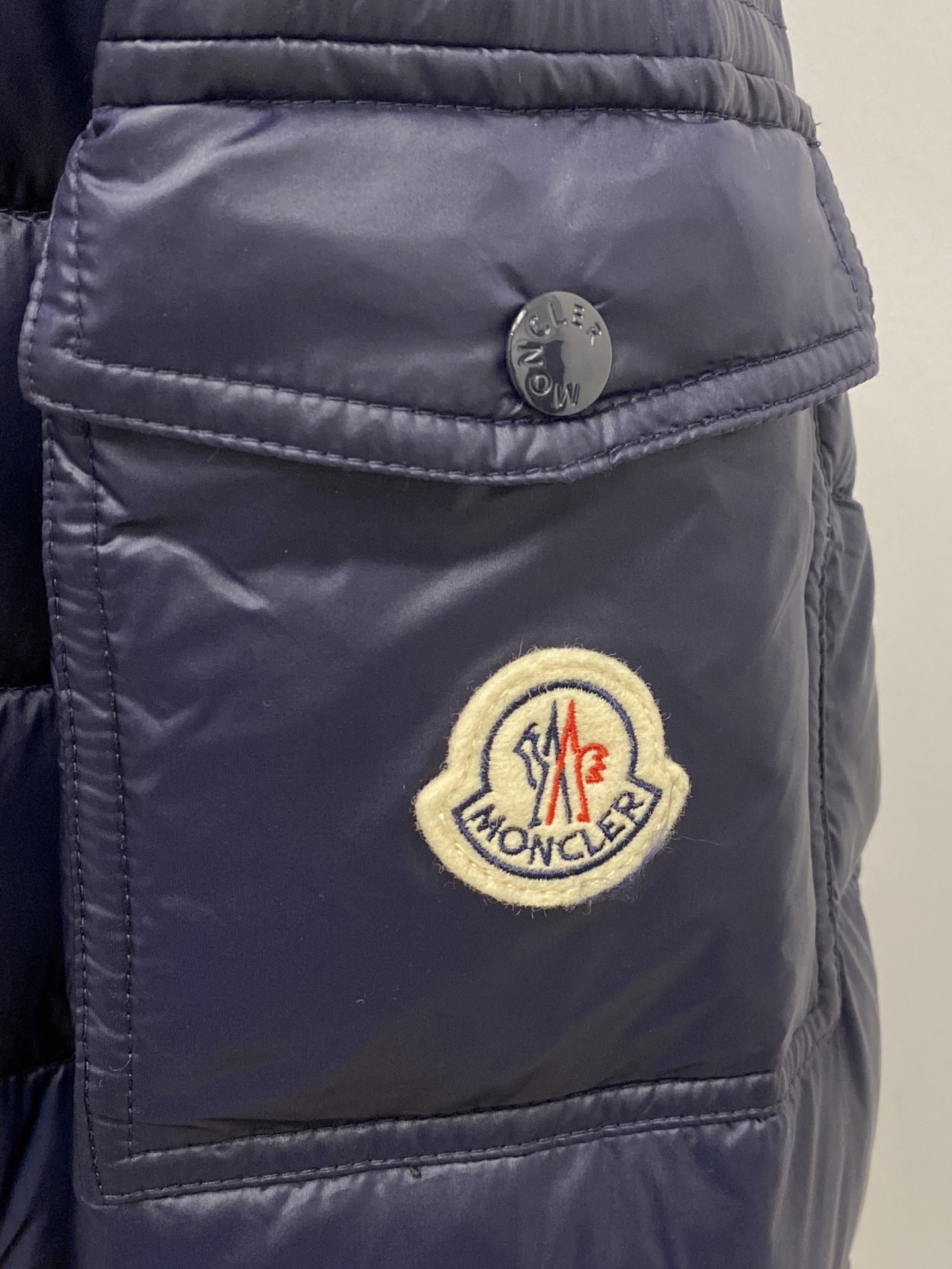 蒙口、2025最新款男士轻薄羽绒服、面料柔软舒适 ．上身版型超赞 ．拉链．辅料都是客供 、进口面料，轻便