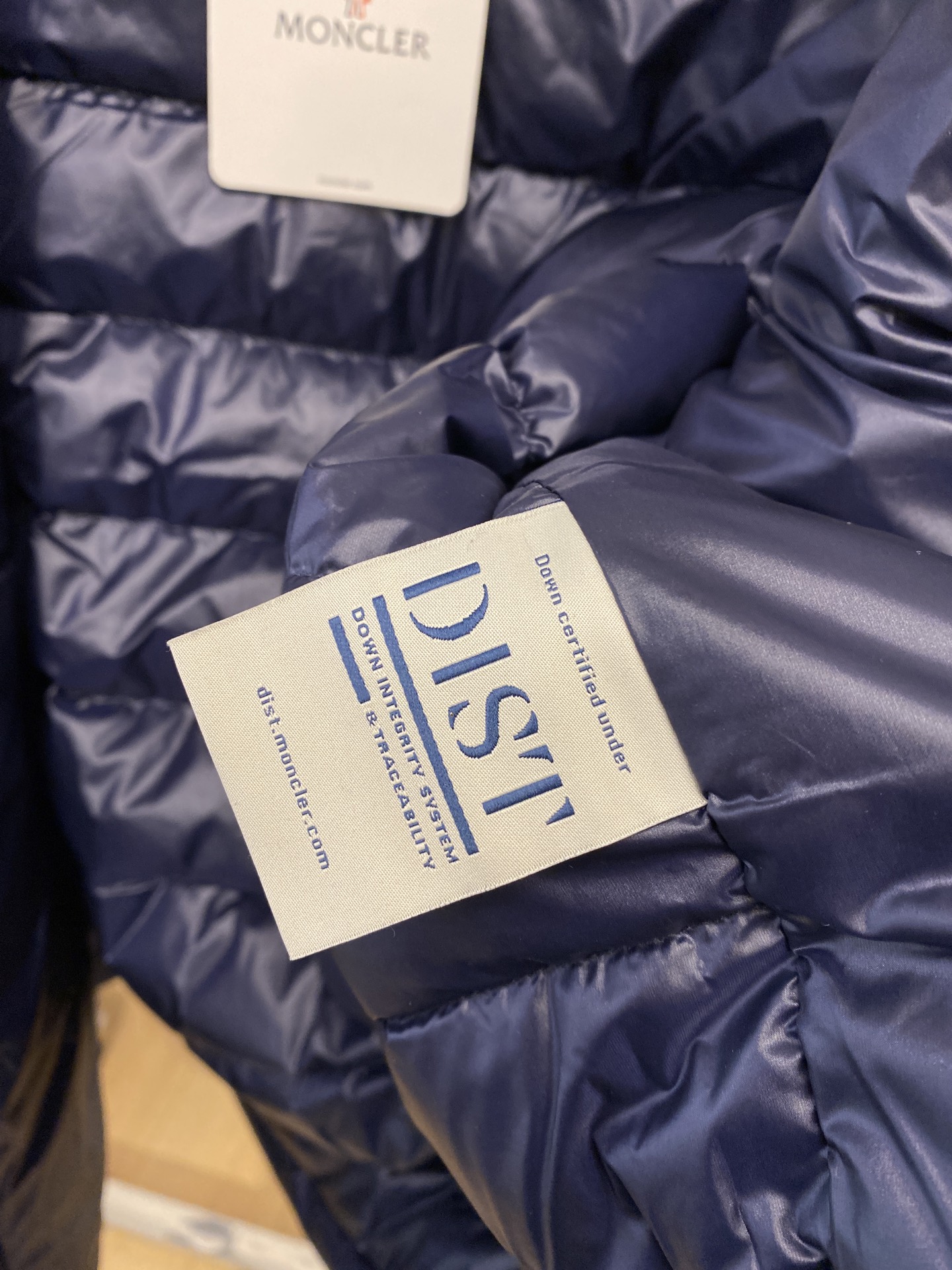 蒙口、2025最新款男士轻薄羽绒服、面料柔软舒适 ．上身版型超赞 ．拉链．辅料都是客供 、进口面料，轻便