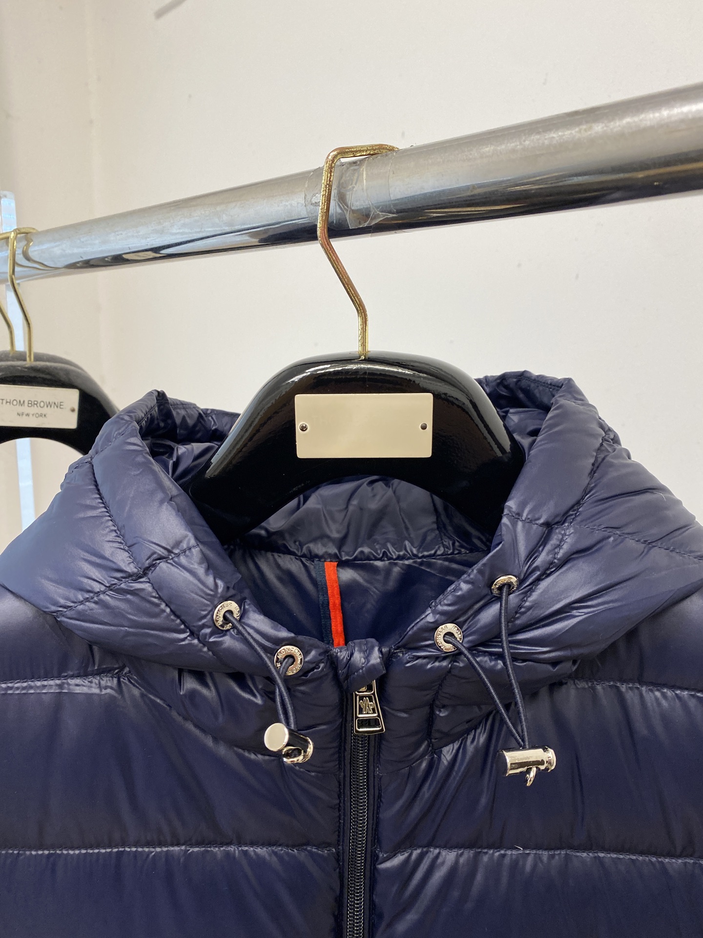 蒙口、2025最新款男士轻薄羽绒服、面料柔软舒适 ．上身版型超赞 ．拉链．辅料都是客供 、进口面料，轻便