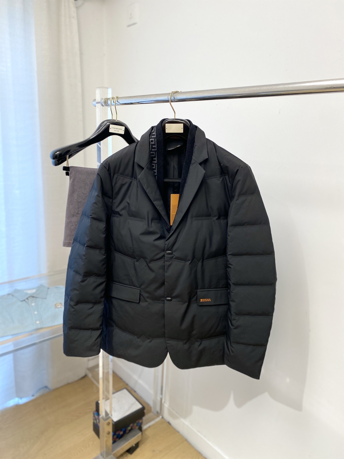 NO:648808,Ermenegildo Zegna, the latest 2025 men's lightweight down jacket, the fabric is soft and comfortable.  The upper body shape is awesome.  zipper.  The accessories are all custom-supplied and imported fabrics, which are light and comfortable, warm and stylish, simple and elegant!  Lightweight and warm, the best choice to keep out the cold in autumn and winter. Size M-4XL,,zegna,down jacket,alexander wang19860909杰尼亚、2025最新款男士轻薄羽绒服、面料柔软舒适 ．上身版型超赞 ．拉链．辅料都是客供 、进口面料,轻便舒适,保暖有型、简单大方款式！轻便保暖、秋冬御寒的最佳选择 码数M-4XL,,zegna,down jacket,alexander wang,Men's clothing