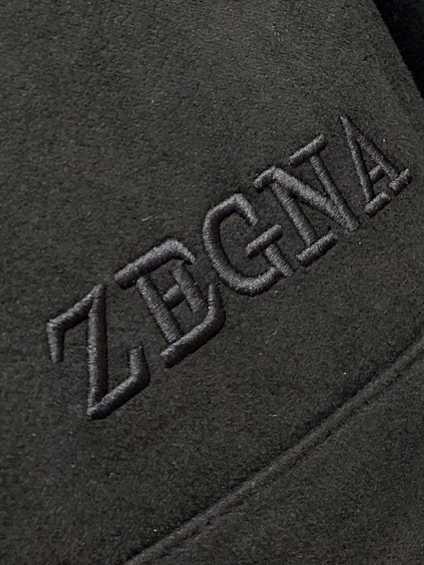 ￼ 杰尼亚、2025最新款男士轻薄羽绒夹克、面料柔软舒适 ．上身版型超赞 ．拉链．辅料都是客供 、进口面