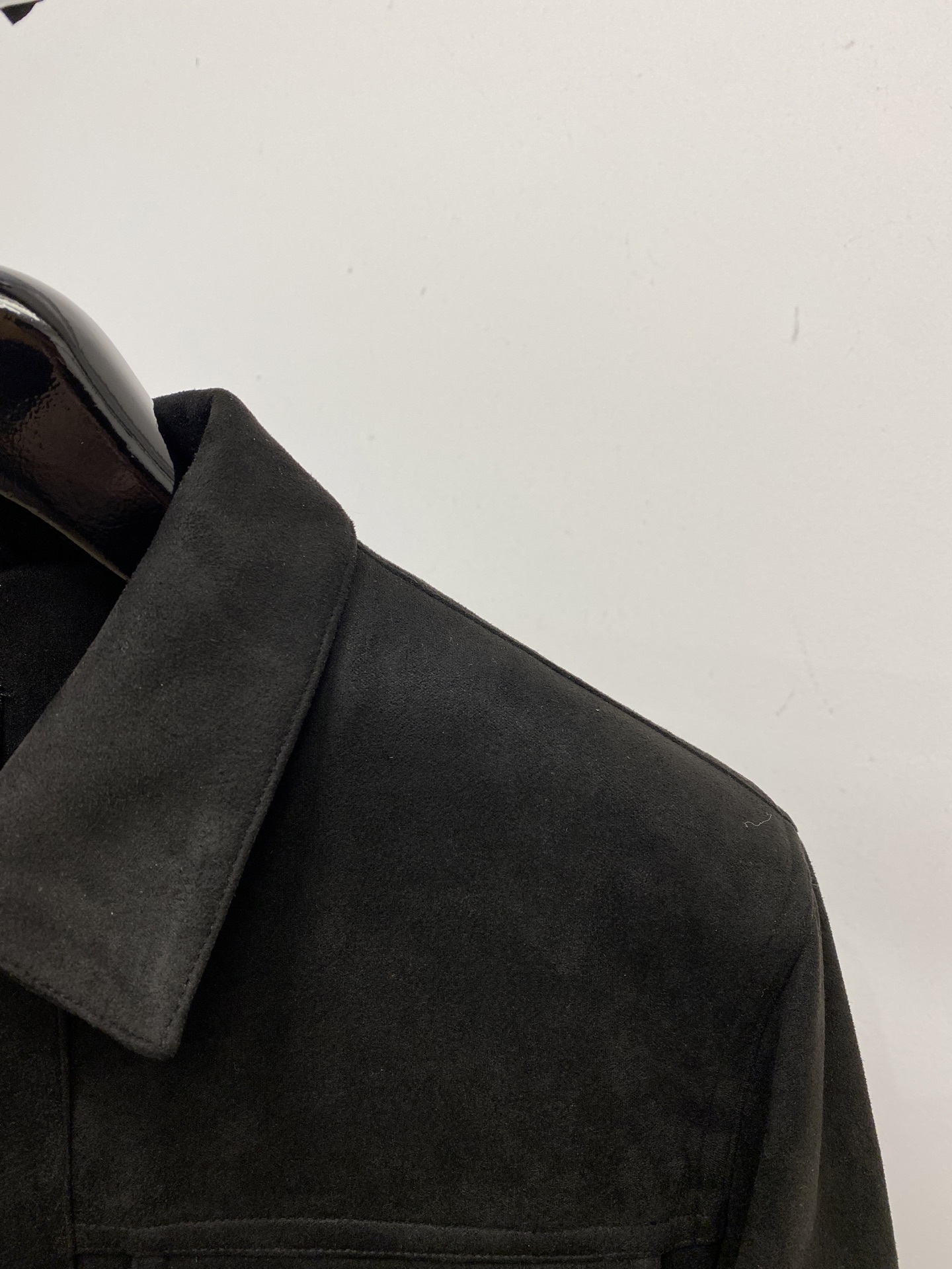 ￼ 杰尼亚、2025最新款男士轻薄羽绒夹克、面料柔软舒适 ．上身版型超赞 ．拉链．辅料都是客供 、进口面