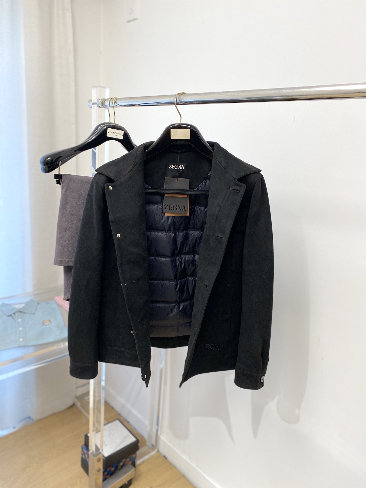 ￼ 杰尼亚、2025最新款男士轻薄羽绒夹克、面料柔软舒适 ．上身版型超赞 ．拉链．辅料都是客供 、进口面