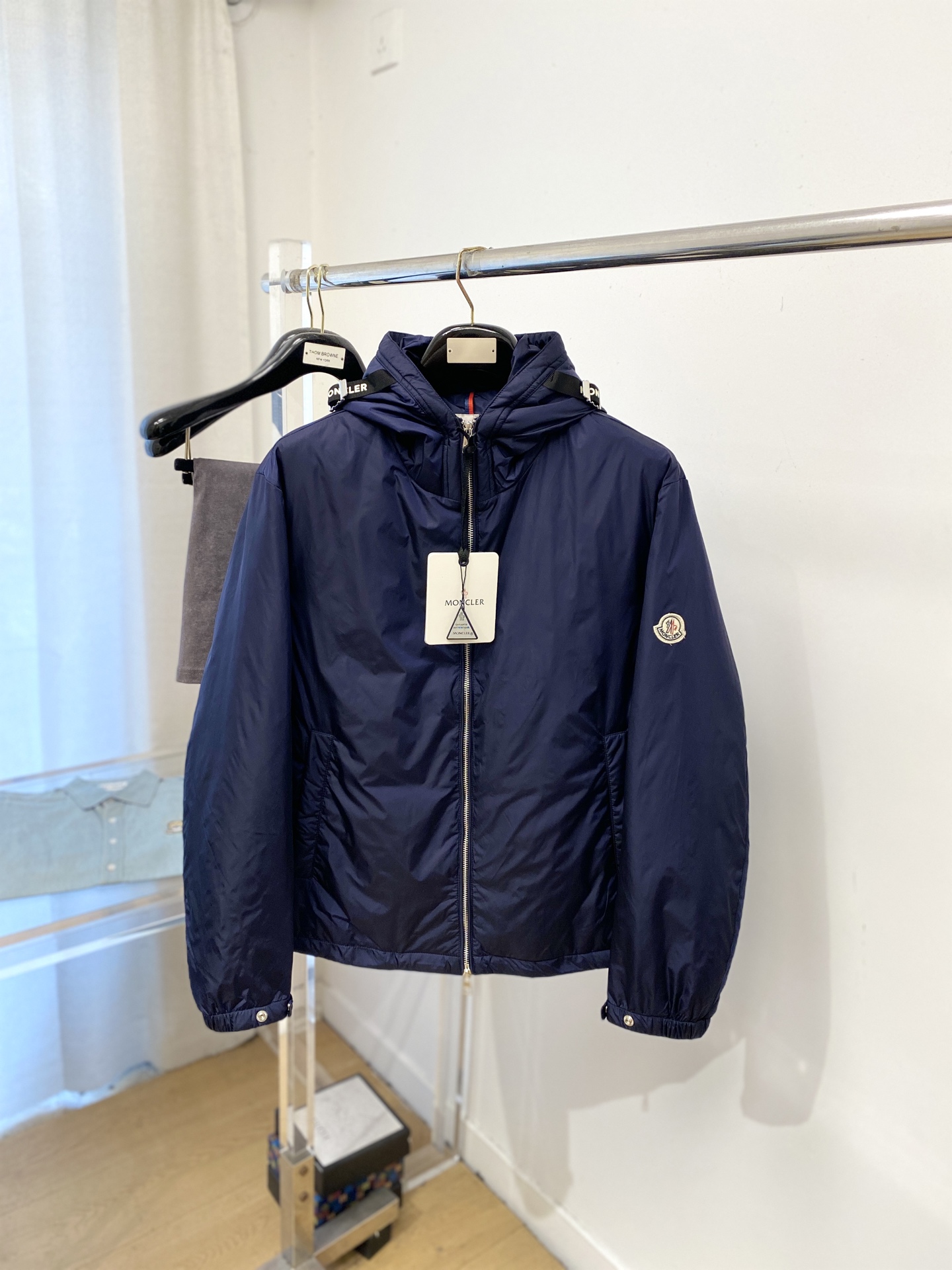 NO:648791,Meng Mouth, 2025 new velvet jacket, fashionable and handsome, simple and versatile, cuffs embroidered with decorative pattern logo, customized original fabric, not only stiff and maintain the trendy silhouette, but also comfortable to wear, the yarn is more delicate, size M-3XL,,Moncler,jackets & coats,jackets & coats,alexander wang19860909蒙口、2025新品加绒夹克外套,时尚帅气,简约百搭款,袖口刺绣装饰图案logo,定制原版面料,不仅挺括,保持潮流的廓形,又穿着舒适,纱织更细腻,码数M-3XL,,Moncler,jackets & coats,jackets & coats,alexander wang,Men's clothing