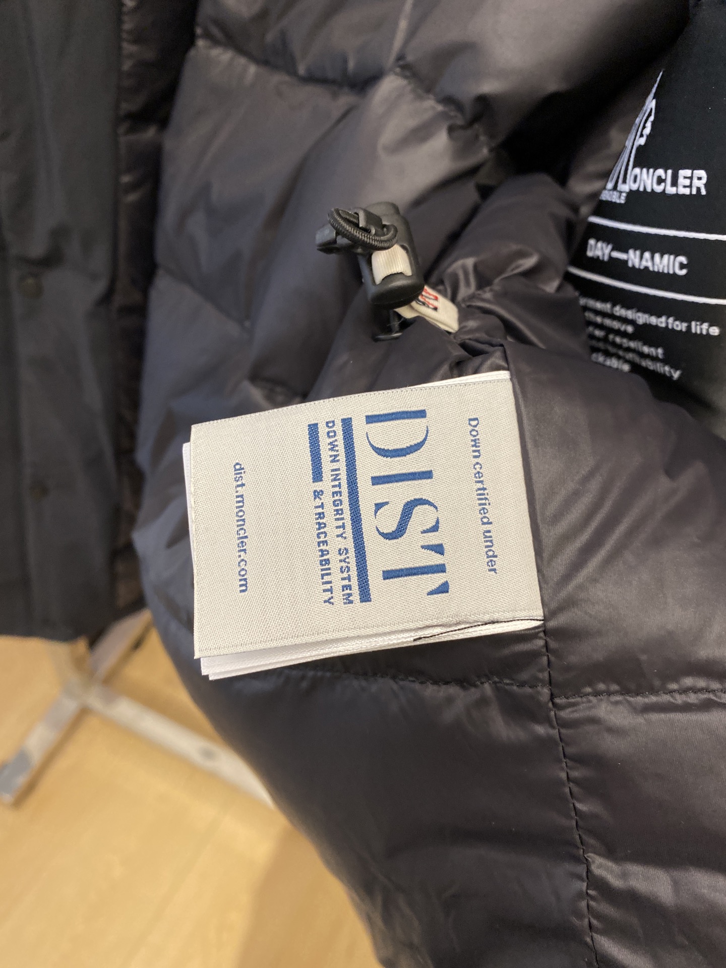 ￼蒙口、2025最新款男士轻薄羽绒夹克、面料柔软舒适 ．上身版型超赞 ．拉链．辅料都是客供 、进口面料，