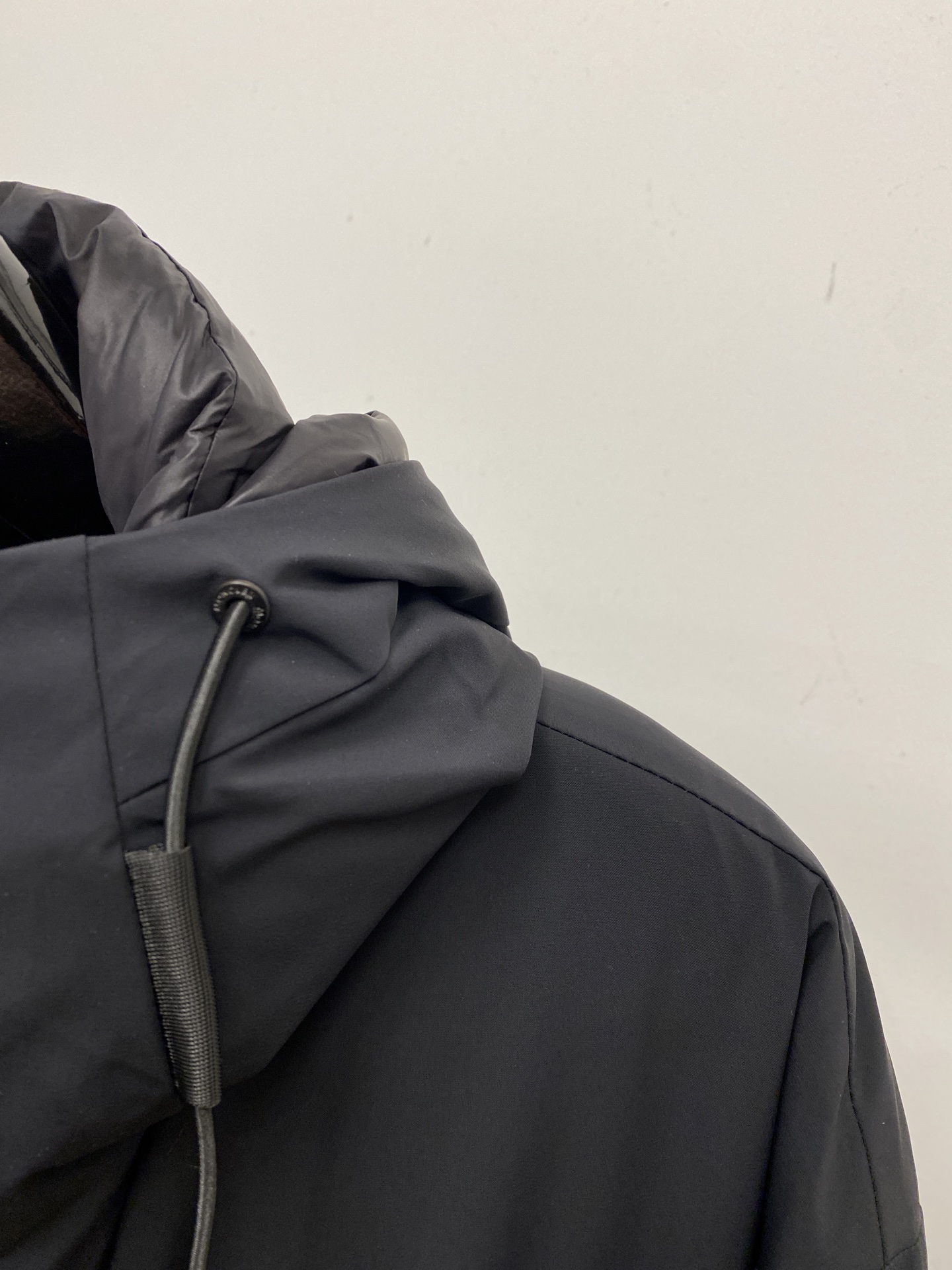 ￼蒙口、2025最新款男士轻薄羽绒夹克、面料柔软舒适 ．上身版型超赞 ．拉链．辅料都是客供 、进口面料，