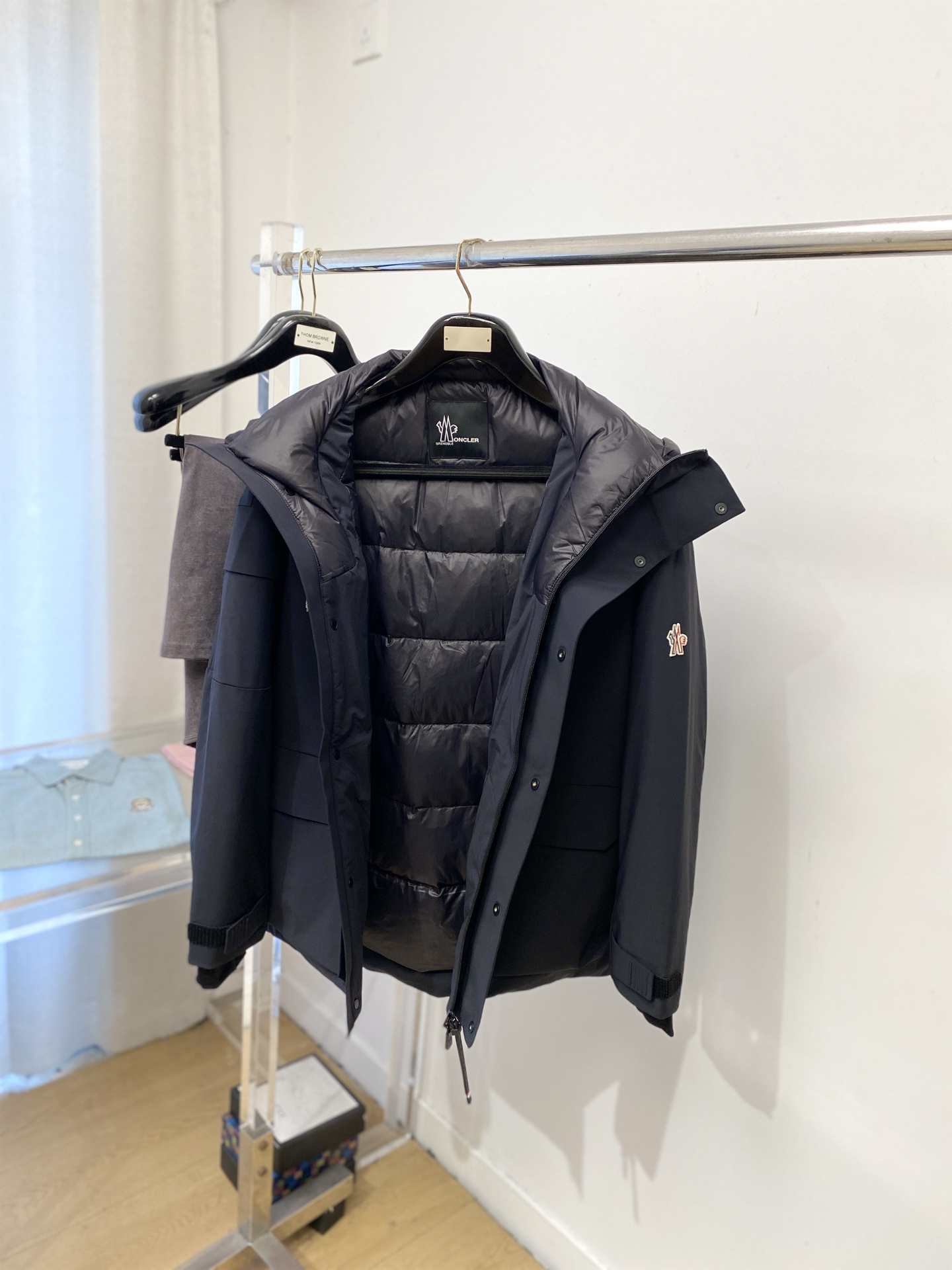 ￼蒙口、2025最新款男士轻薄羽绒夹克、面料柔软舒适 ．上身版型超赞 ．拉链．辅料都是客供 、进口面料，