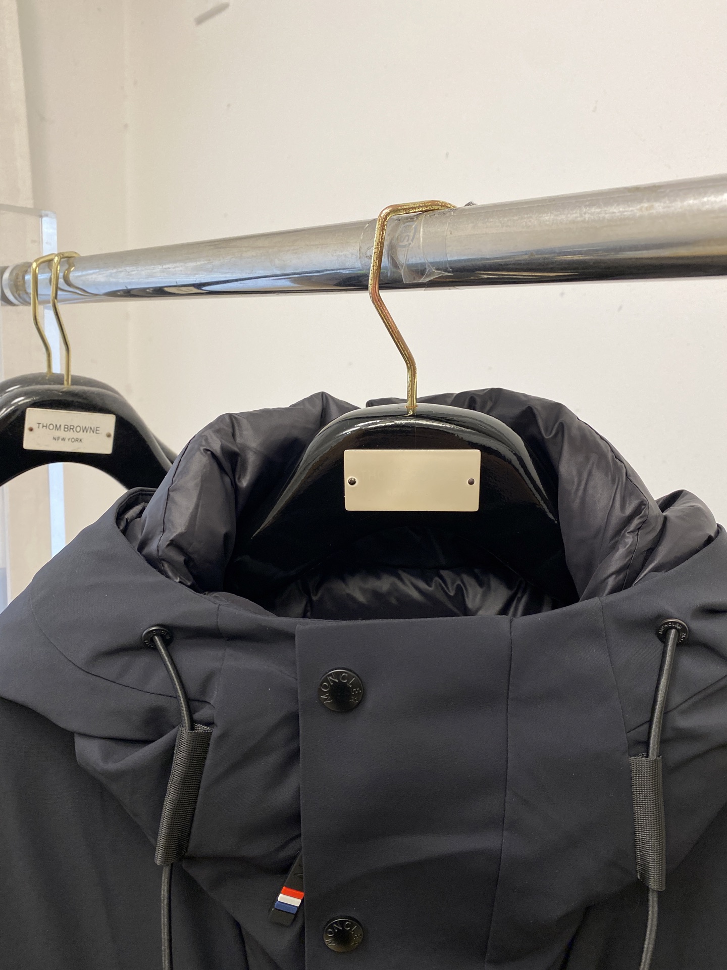 ￼蒙口、2025最新款男士轻薄羽绒夹克、面料柔软舒适 ．上身版型超赞 ．拉链．辅料都是客供 、进口面料，