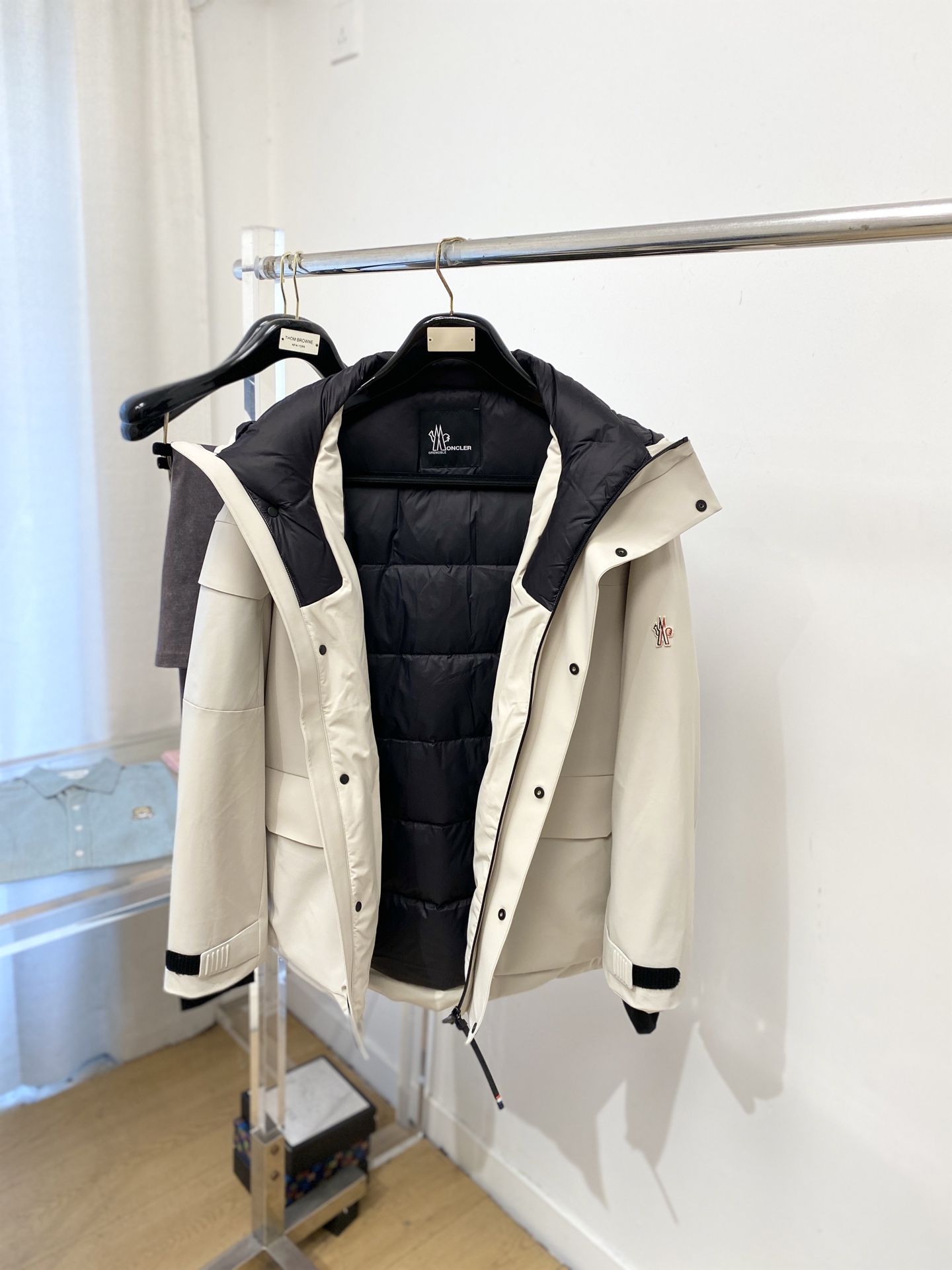 蒙口、2025最新款男士轻薄羽绒夹克、面料柔软舒适 ．上身版型超赞 ．拉链．辅料都是客供 、进口面料，轻