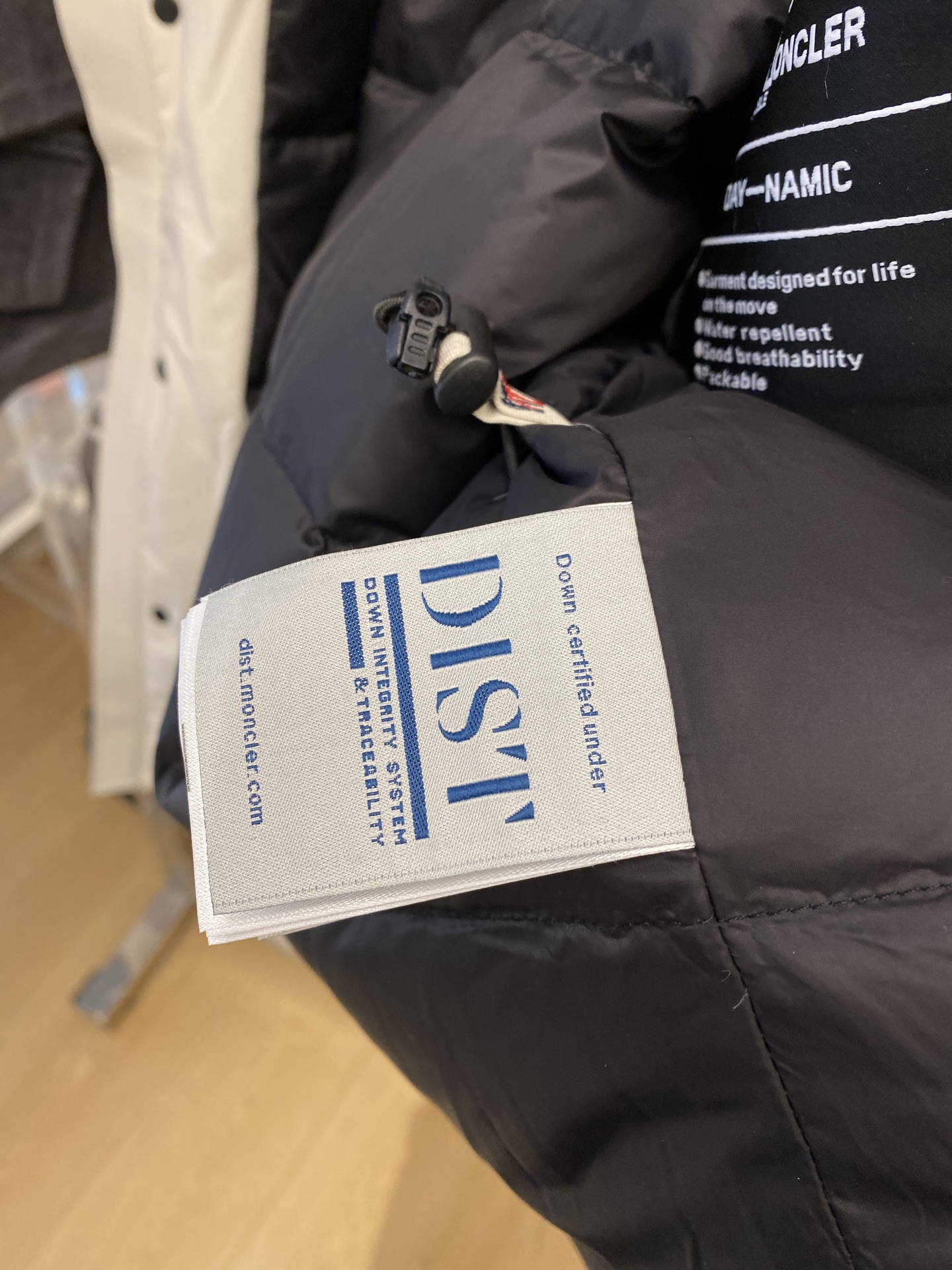 蒙口、2025最新款男士轻薄羽绒夹克、面料柔软舒适 ．上身版型超赞 ．拉链．辅料都是客供 、进口面料，轻