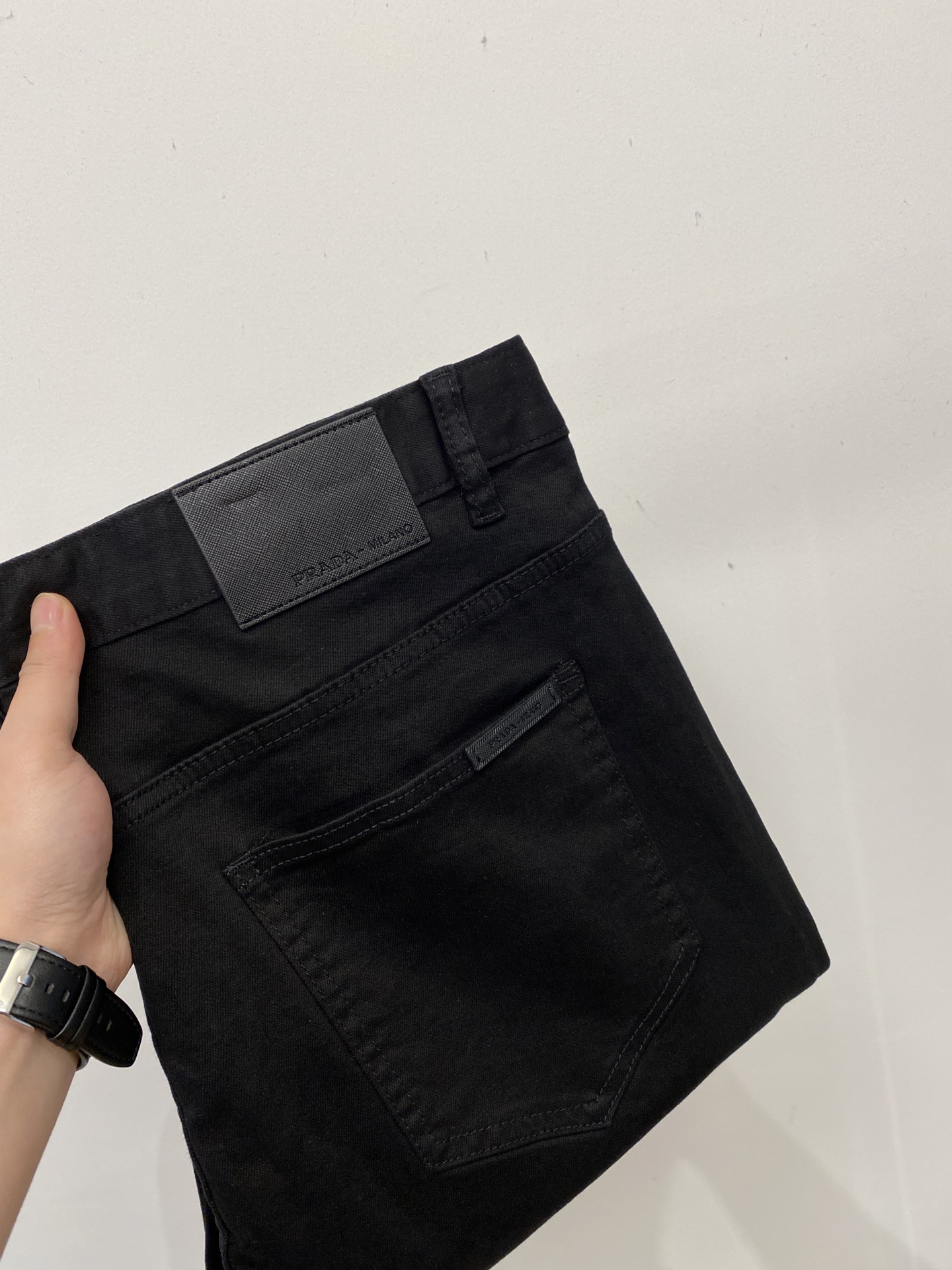 NO:651213,Prada, 2025 latest products, available at counters simultaneously, original goods, washed casual jeans, imported original washed stretch fabrics, comfortable and elastic, original hardware accessories decorated with logo, super correct shape, extremely high grade, counter quality, fashionable and stylish upper body, code number 29-38,, prada, jeans, alexander wang19860909普拉达、2025最新品,专柜同步有售,原单狠货,水洗休闲牛仔裤,进口原版水洗弹力面料,舒适有弹性,原版五金辅料装饰logo,版型超正,档次极高,专柜品质,上身时尚有型,码数29-38,,prada,jeans,alexander wang,Men's clothing