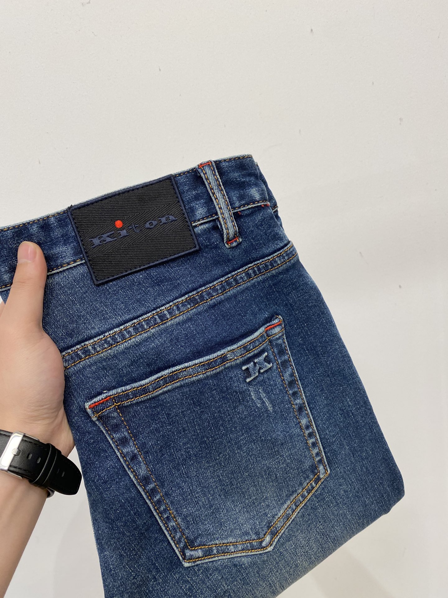 NO:651189,Kiton, 2025 latest products, available at counters at the same time, original goods, washed casual jeans, imported original washed stretch fabrics, comfortable and elastic, original hardware accessories decorated with logo, super correct version, extremely high grade, counter quality, fashionable and stylish upper body, code number 29-38,, jeans, alexander wang19860909Kiton、2025最新品,专柜同步有售,原单狠货,水洗休闲牛仔裤,进口原版水洗弹力面料,舒适有弹性,原版五金辅料装饰logo,版型超正,档次极高,专柜品质,上身时尚有型,码数29-38,,jeans,alexander wang,Men's clothing