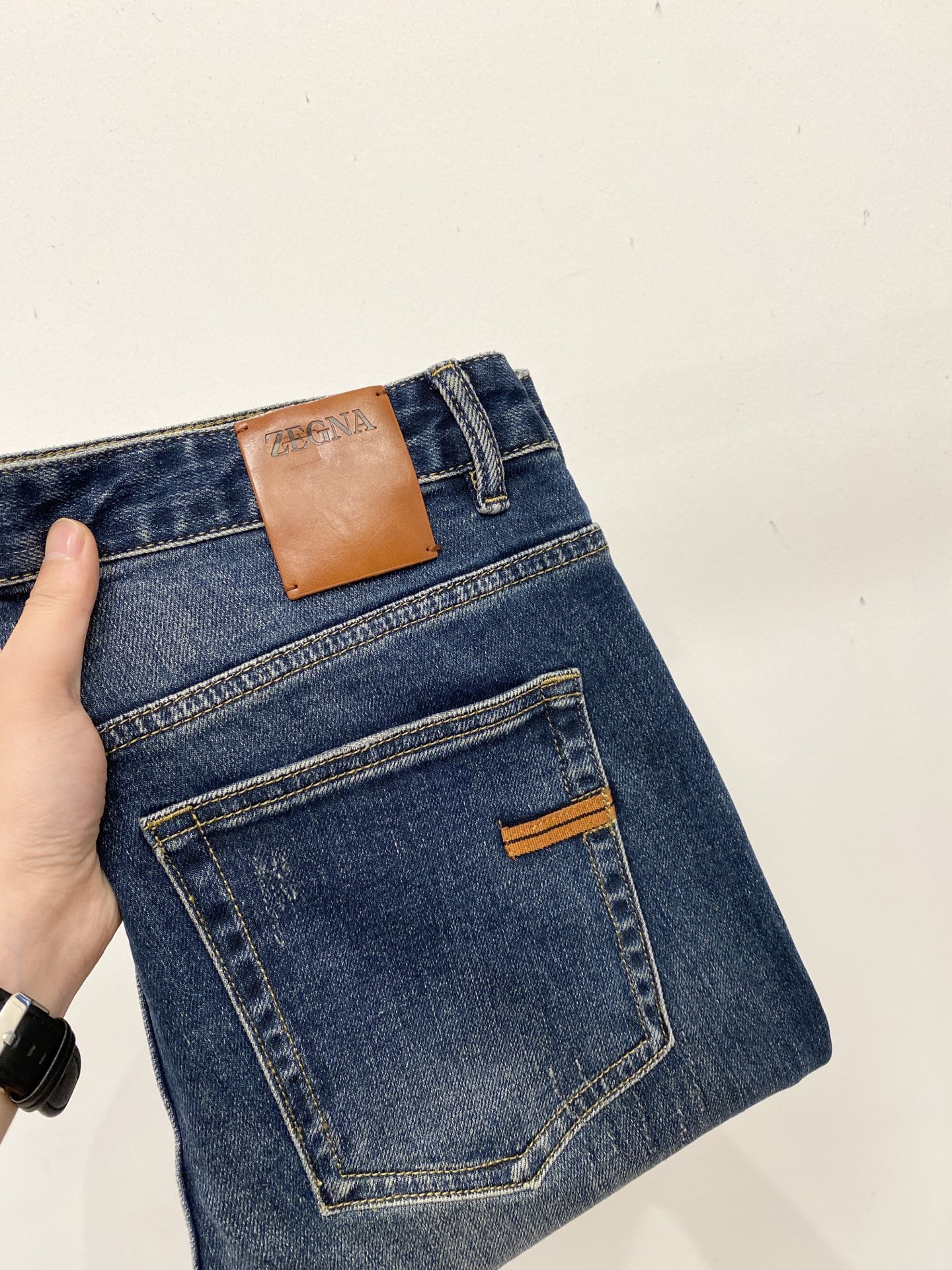 NO:651264,Zegna, 2025 latest products, available at counters simultaneously, original goods, washed casual jeans, imported original washed stretch fabric, comfortable and elastic, original hardware accessories decorated with logo, super correct version, extremely high grade, counter quality, fashionable and stylish upper body, code number 29-38,,zegna,jeans,alexander wang19860909杰尼亚、2025最新品,专柜同步有售,原单狠货,水洗休闲牛仔裤,进口原版水洗弹力面料,舒适有弹性,原版五金辅料装饰logo,版型超正,档次极高,专柜品质,上身时尚有型,码数29-38,,zegna,jeans,alexander wang,Men's clothing