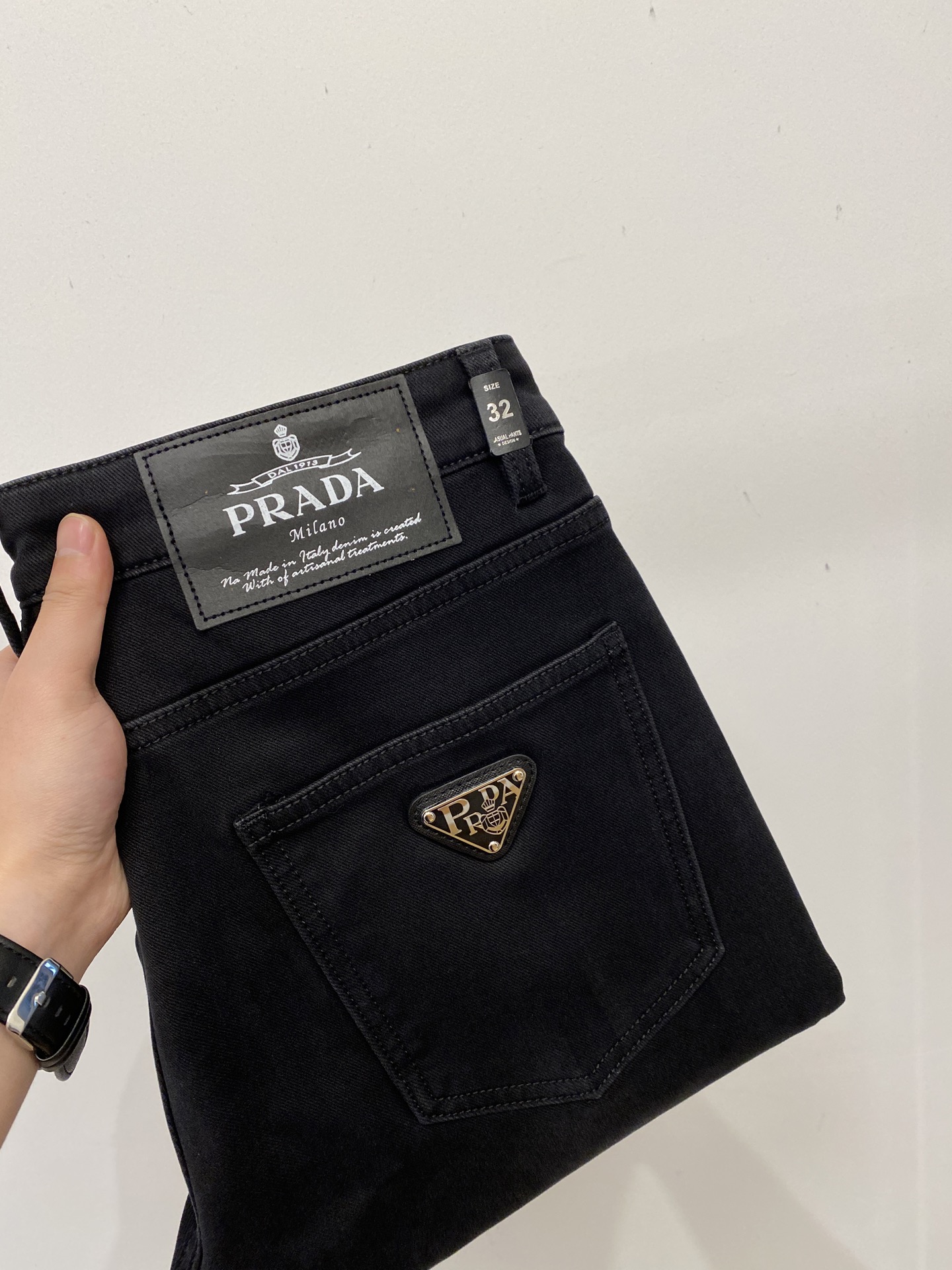 NO:651256,Prada, 2025 latest products, available at counters simultaneously, original goods, washed casual jeans, imported original washed stretch fabrics, comfortable and elastic, original hardware accessories decorated with logo, super correct shape, extremely high grade, counter quality, fashionable and stylish upper body, code number 29-38,, prada, jeans, alexander wang19860909普拉达、2025最新品,专柜同步有售,原单狠货,水洗休闲牛仔裤,进口原版水洗弹力面料,舒适有弹性,原版五金辅料装饰logo,版型超正,档次极高,专柜品质,上身时尚有型,码数29-38,,prada,jeans,alexander wang,Men's clothing