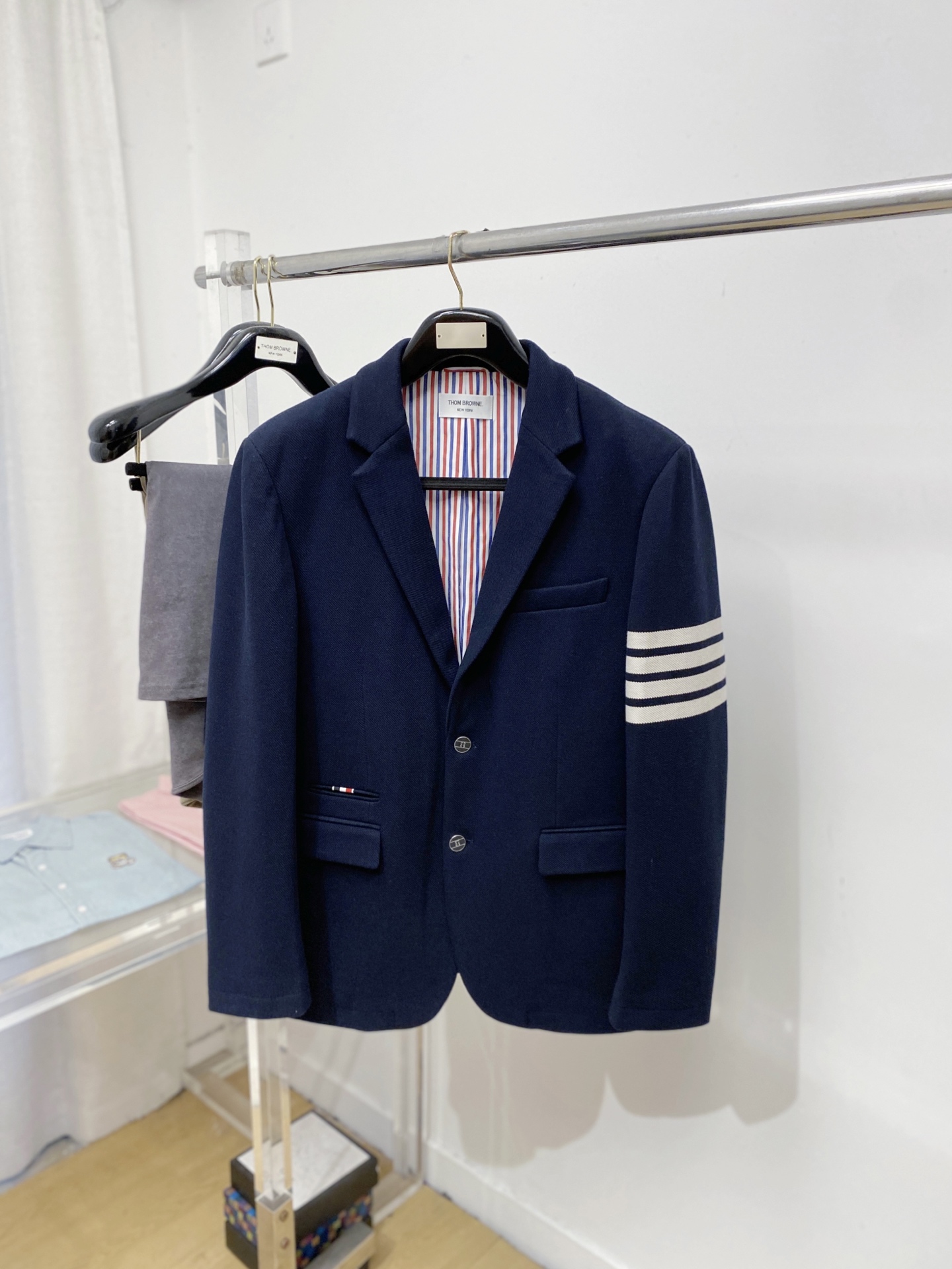 NO:660859,TB, 2025 new suit jacket, fashionable and handsome, simple and versatile, customized original fabric, not only stiff and keeping the trendy silhouette, but also comfortable to wear, the yarn is more delicate, size M-3XL,, jackets & coats, business suit,  19860909TB、2025新品西装外套,时尚帅气,简约百搭款,定制原版面料,不仅挺括,保持潮流的廓形,又穿着舒适,纱织更细腻,码数M-3XL,,jackets & coats,business suit, ,Men's clothing