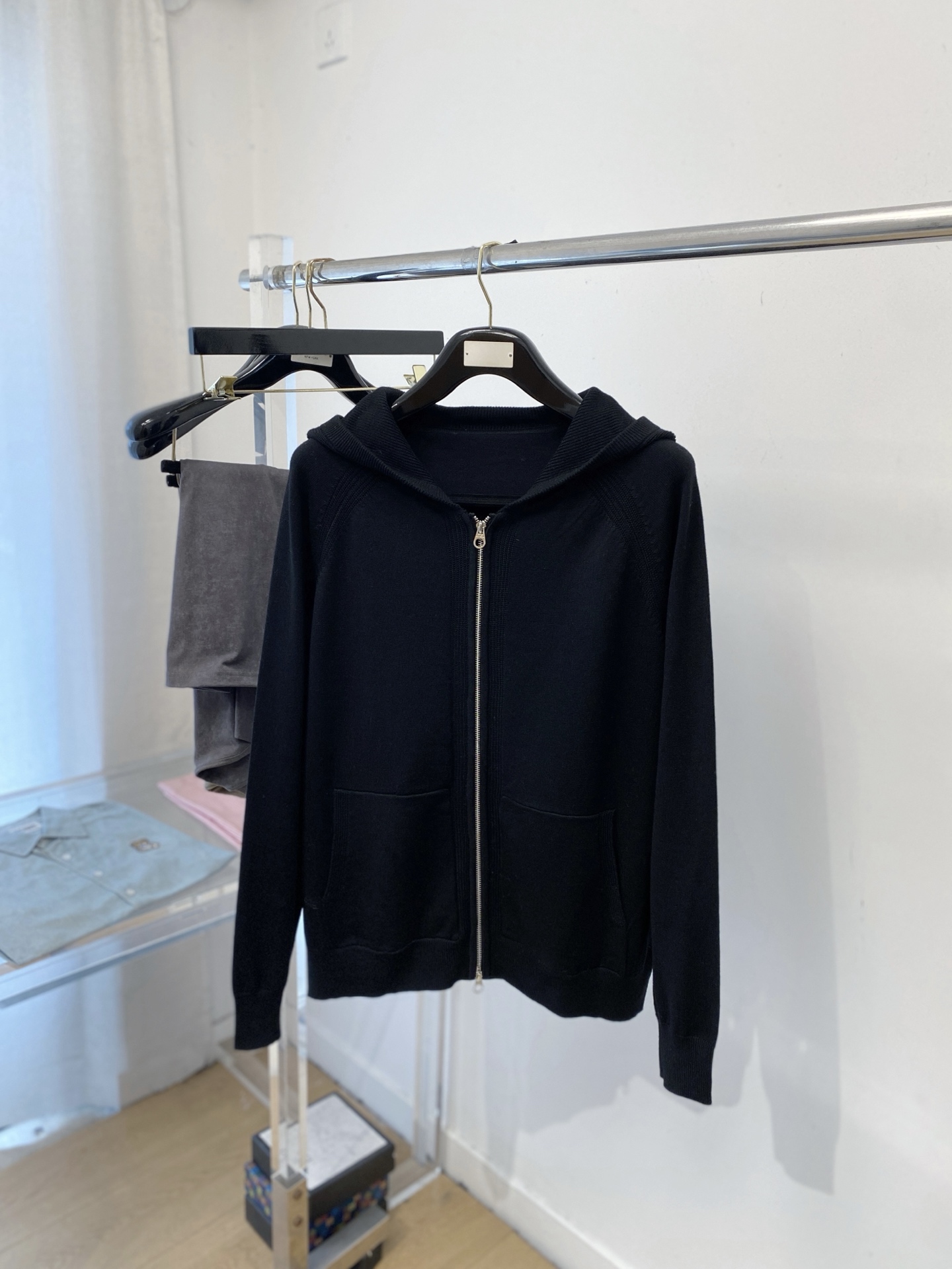 NO:660796,LP, 2025 new wool sweater has a delicate and soft feel, which can be directly in contact with the skin, allowing the warm yarn to change into a delicate texture. The top-notch craftsmanship is very distinctive, and the style is simple, elegant and exquisite. The three-dimensional tailoring design makes the entire sweater full of youthful vitality and vitality. It is recommended to be a must-have for autumn and winter. Sizes M-2XL Buy now, loro piana, sweaters,  19860909LP、2025新品羊毛衣 具有手感细腻柔软,可直接与肌肤接触,让暖心的纱线变化出细腻的质感,顶级工艺极具特色出彩,款式简约大方精美 立体剪裁的版型设计,让整款毛衣上身尽显青春活力和朝气,推荐款秋冬季穿搭必备.尺码M-2XL 立即抢购,,loro piana,sweaters, ,Men's clothing