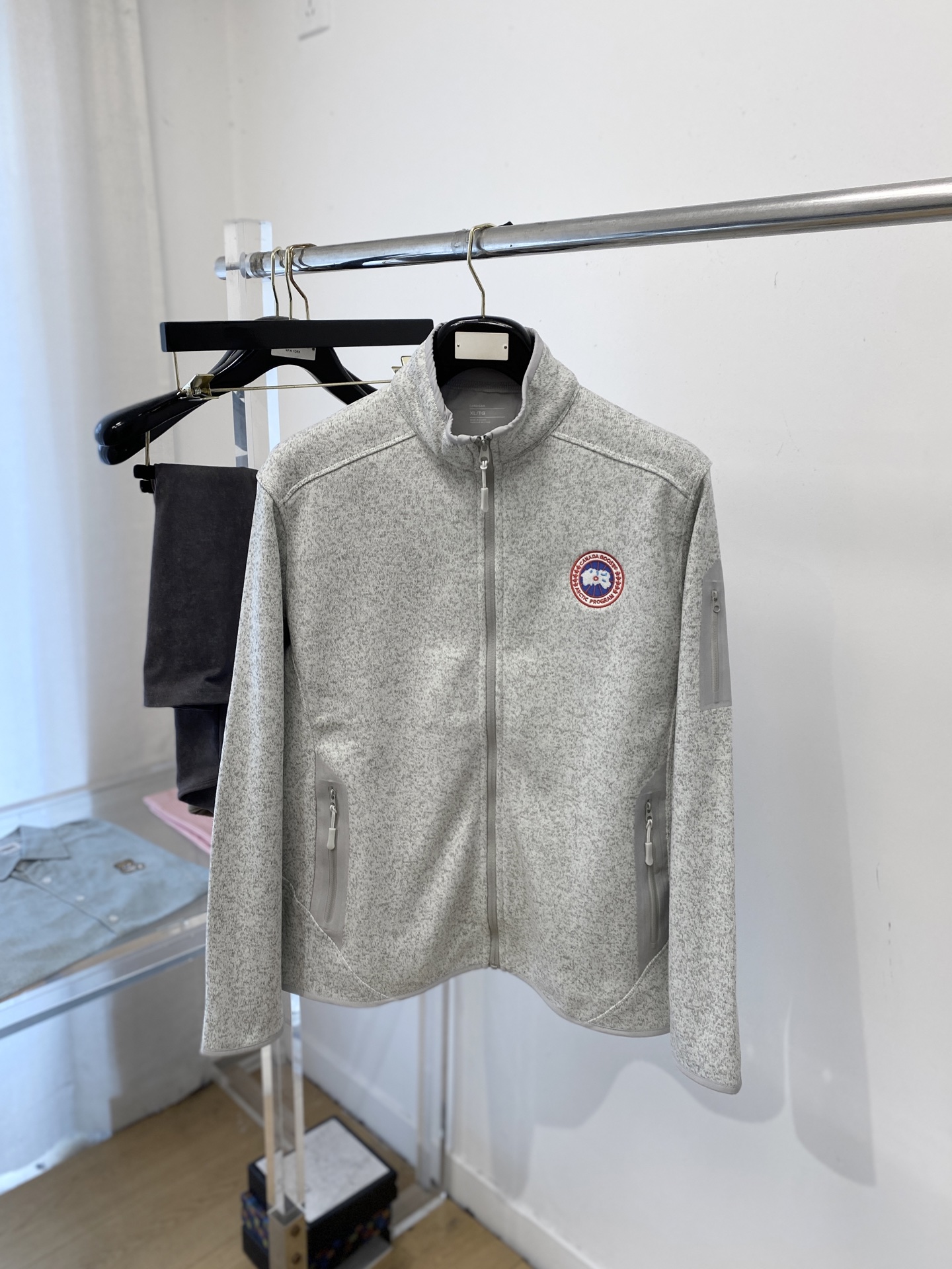 NO:660836,Canada Goose, 2025 new sweatshirt, handsome and fashionable, top-notch printed logo on the chest, simple and versatile. The fabric cotton is not only crisp and maintains the trendy silhouette, but also comfortable to wear, and the yarn is more delicate. Size M-3XL,, hoodie, sweatshirts,  19860909加拿大鹅、2025新品卫衣,帅气时尚,胸前顶级印胶图案logo,简约百搭款.面料棉 不仅挺括,保持潮流的廓形,又穿着舒适,纱织更细腻,码数M-3XL,,hoodie,sweatshirts, ,Men's clothing