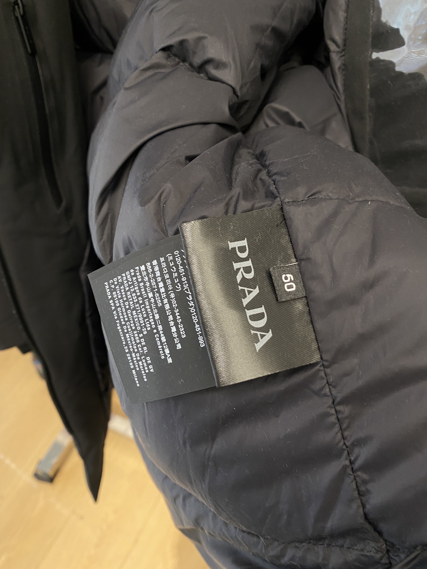 普拉达、2025最新款男士轻薄羽绒夹克、面料柔软舒适 ．上身版型超赞 ．拉链．辅料都是客供 、进口面料，