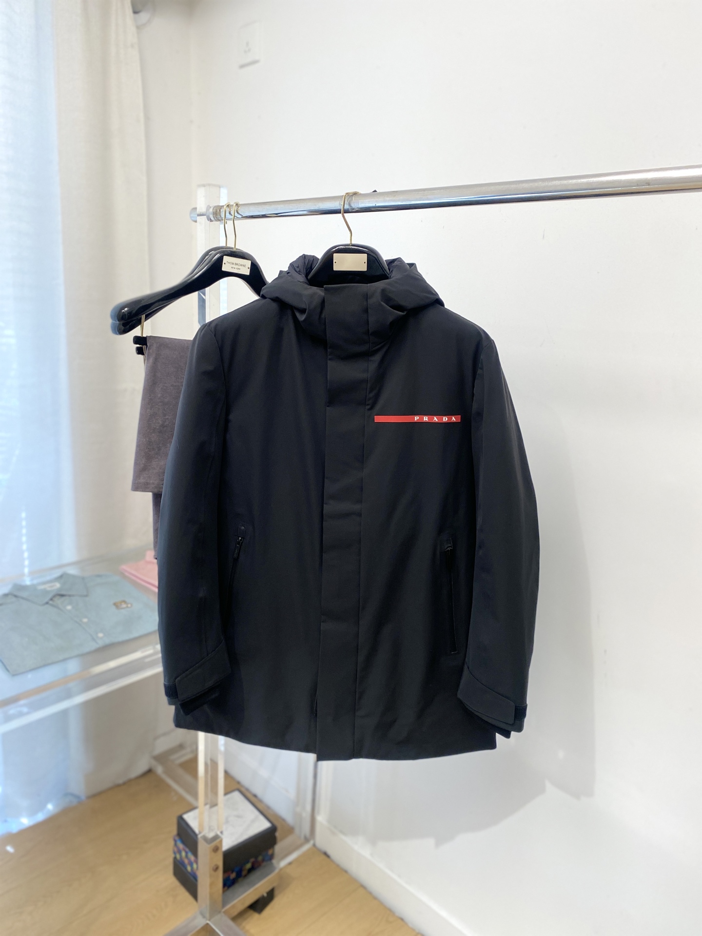 普拉达、2025最新款男士轻薄羽绒夹克、面料柔软舒适 ．上身版型超赞 ．拉链．辅料都是客供 、进口面料，
