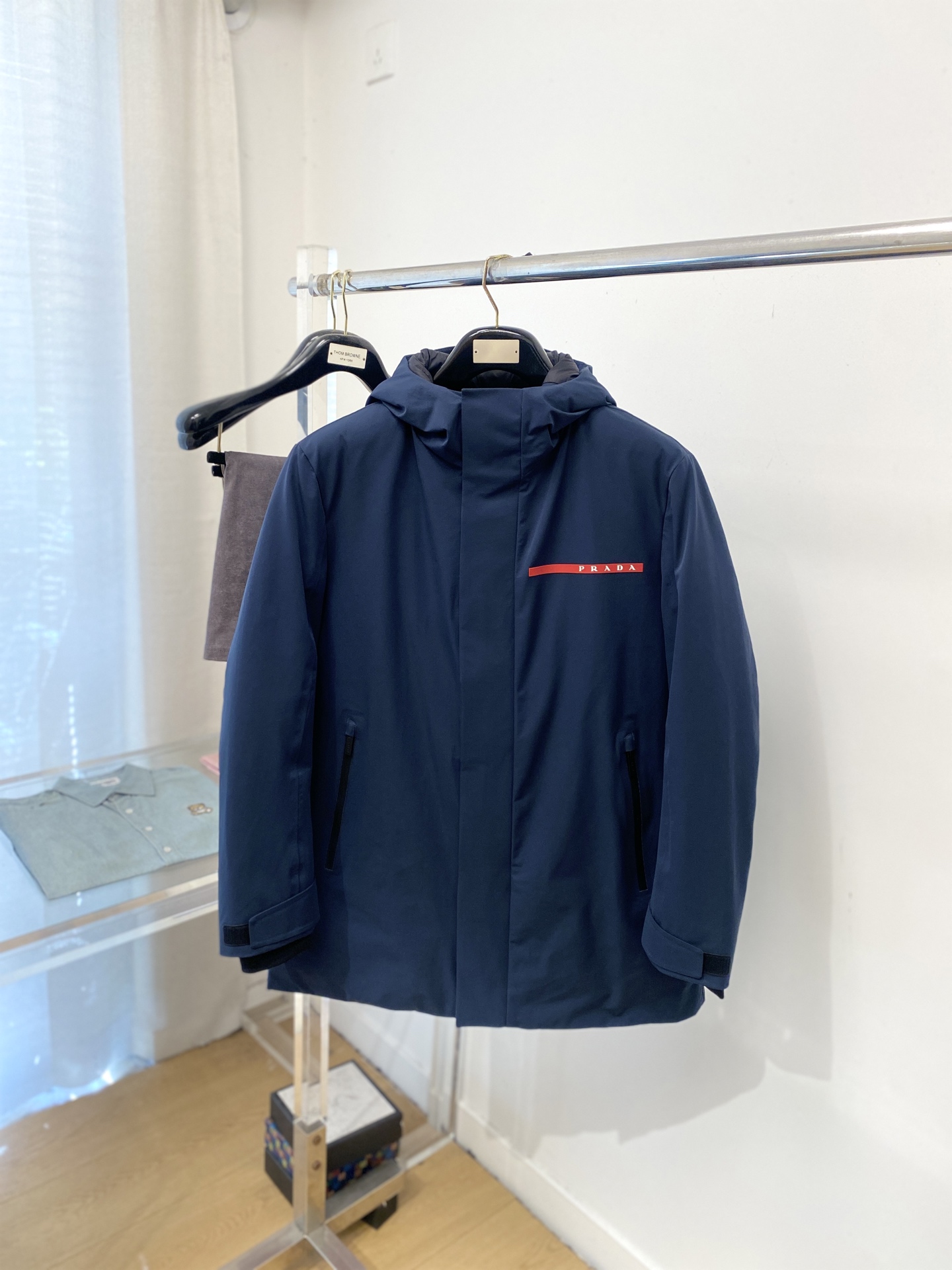 普拉达、2025最新款男士轻薄羽绒夹克、面料柔软舒适 ．上身版型超赞 ．拉链．辅料都是客供 、进口面料，